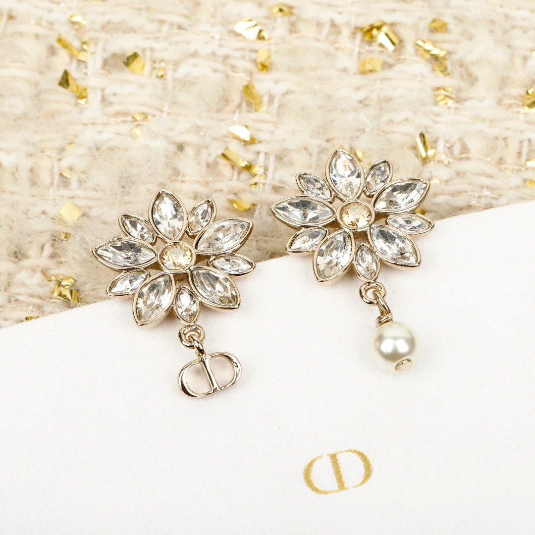 Bloom In Dior Earrings - image 2