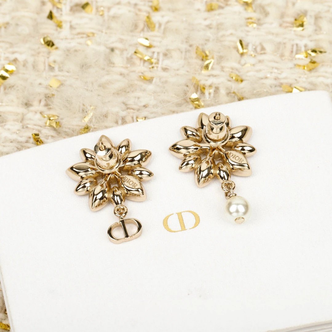 Bloom In Dior Earrings - image 3