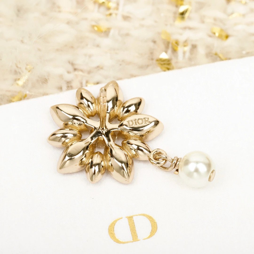 Bloom In Dior Earrings - image 4