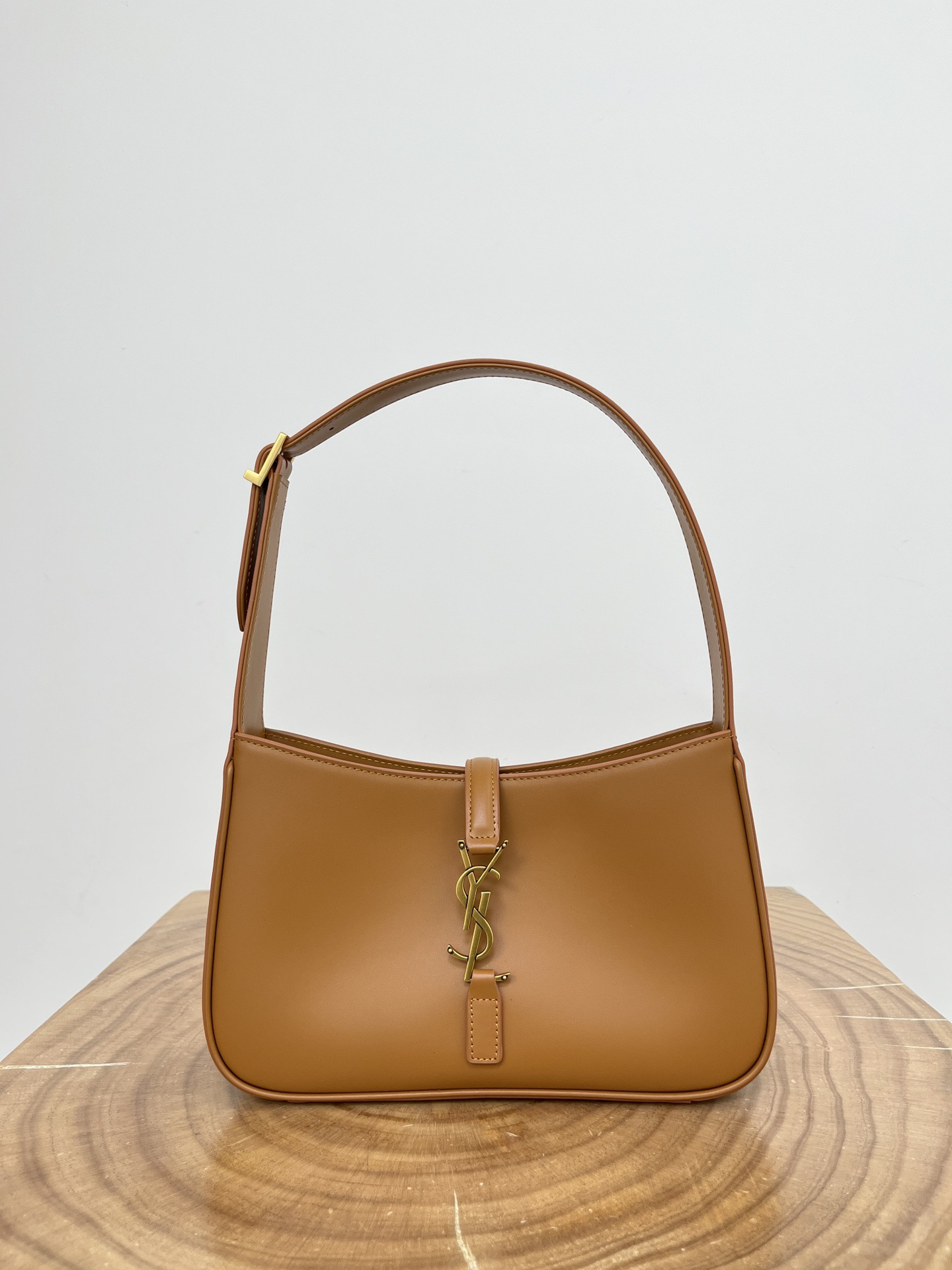 YSL LE5A7 Hobo Bag In Dune - image 2