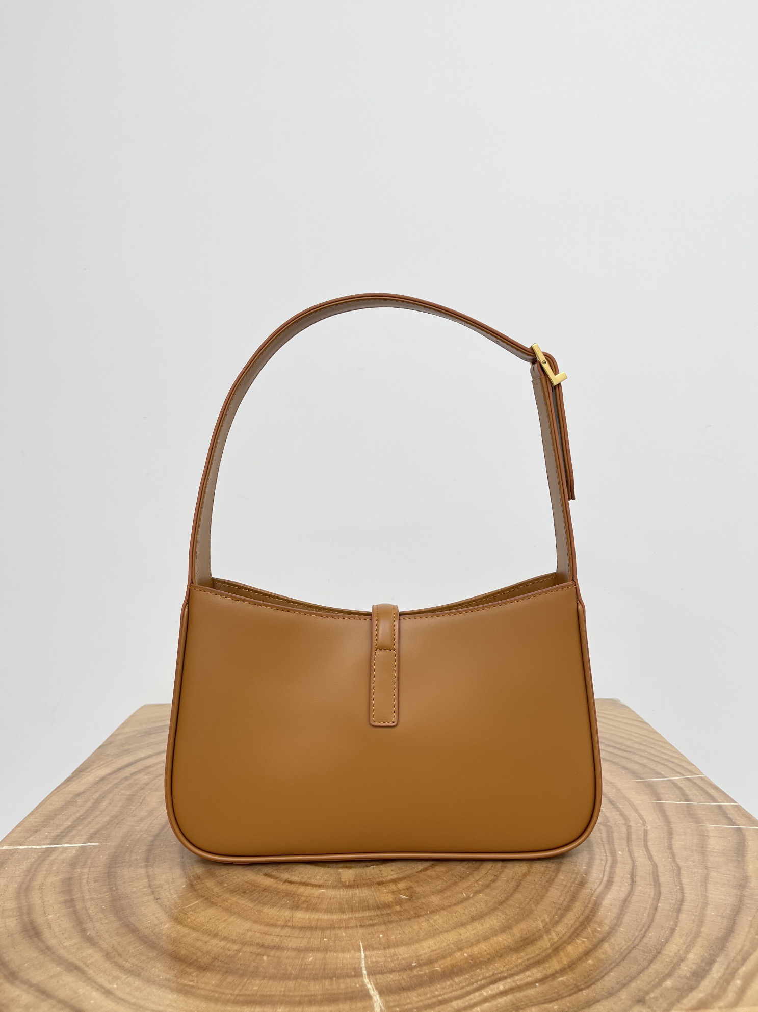 YSL LE5A7 Hobo Bag In Dune - image 4
