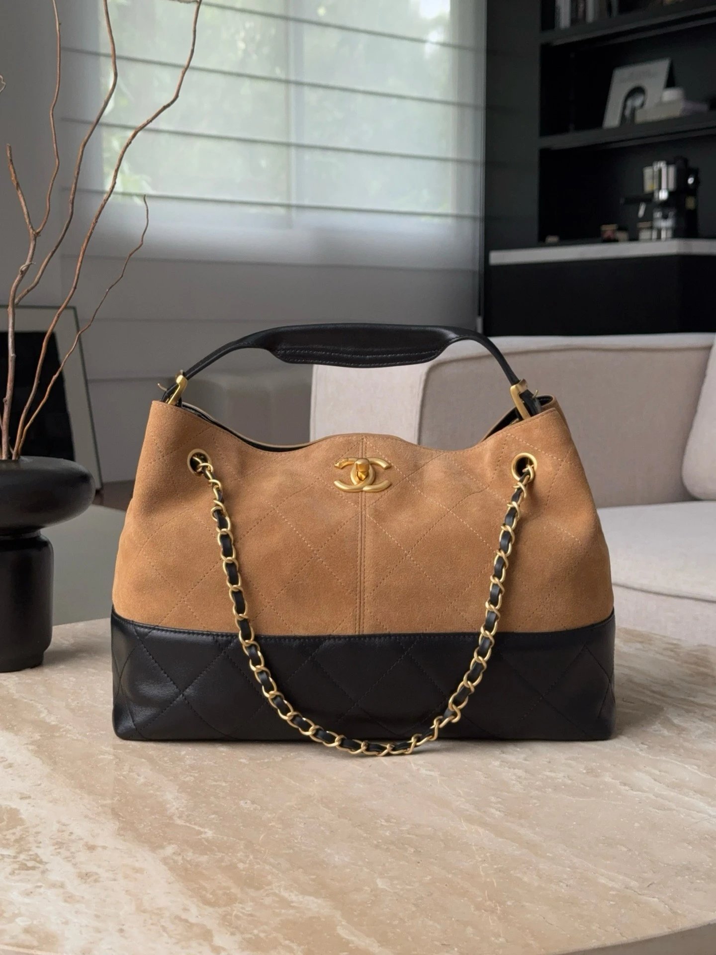 CHANEL Métiers d’art Small Tote - image 3