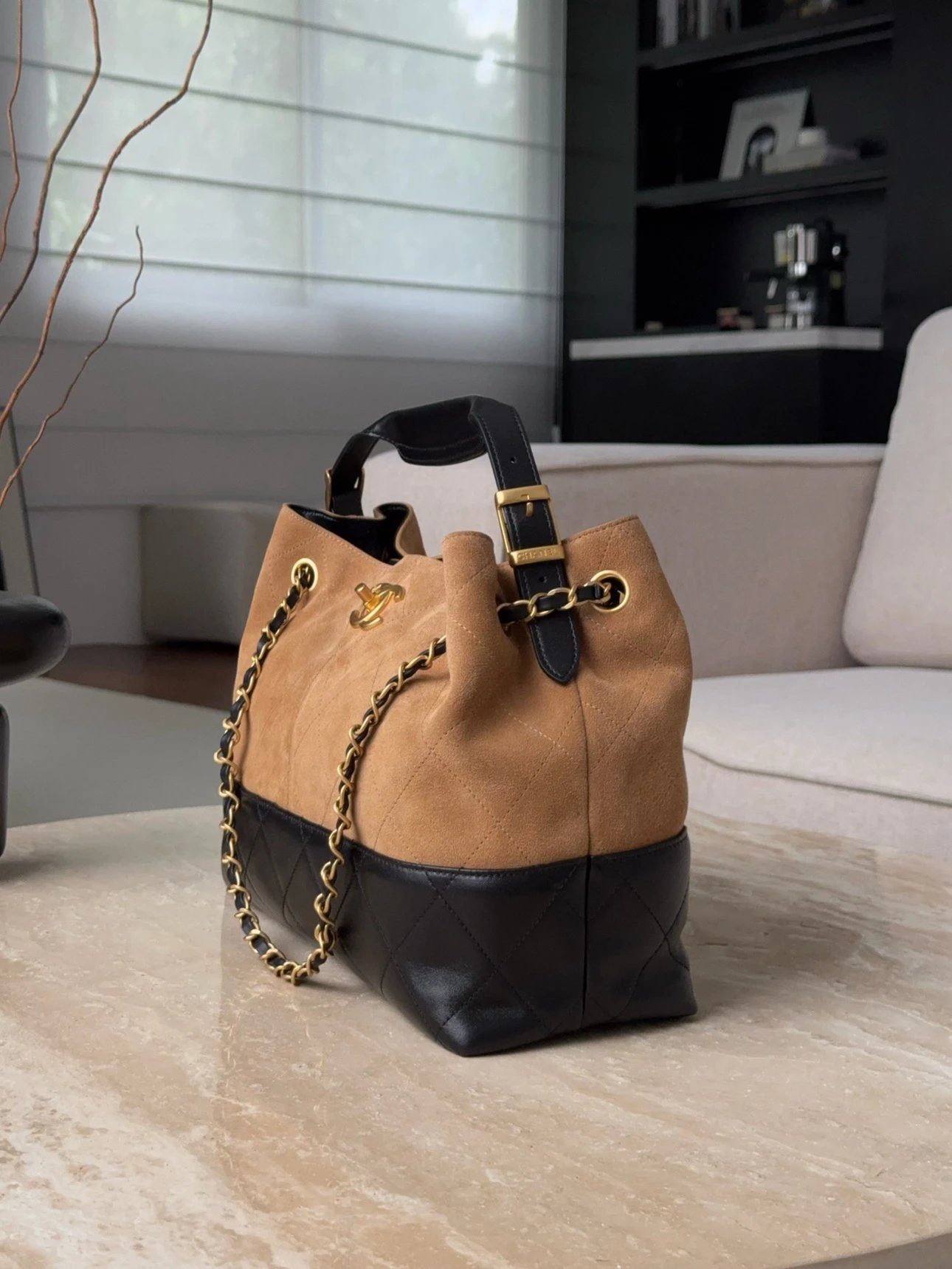 CHANEL Métiers d’art Small Tote - image 4