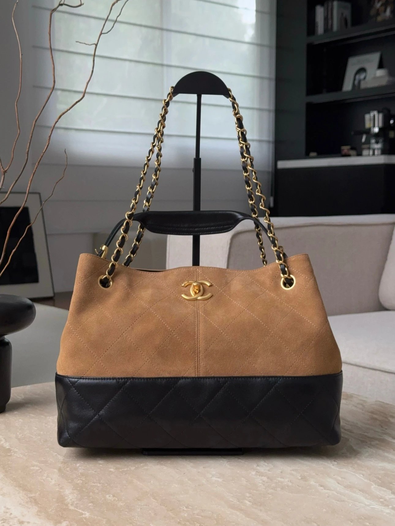 CHANEL Métiers d’art Small Tote - image 2