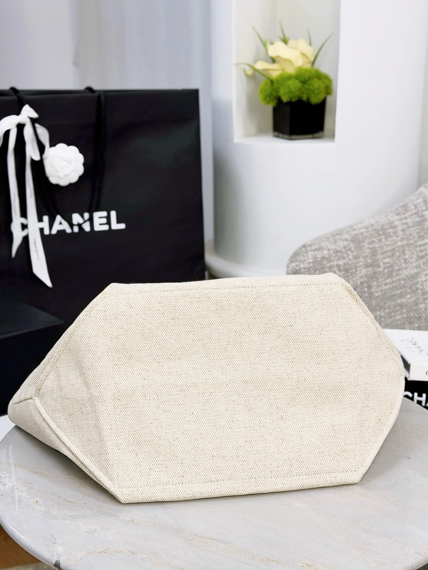 CHANEL Small Shopping Bag Ecru & Black - image 5
