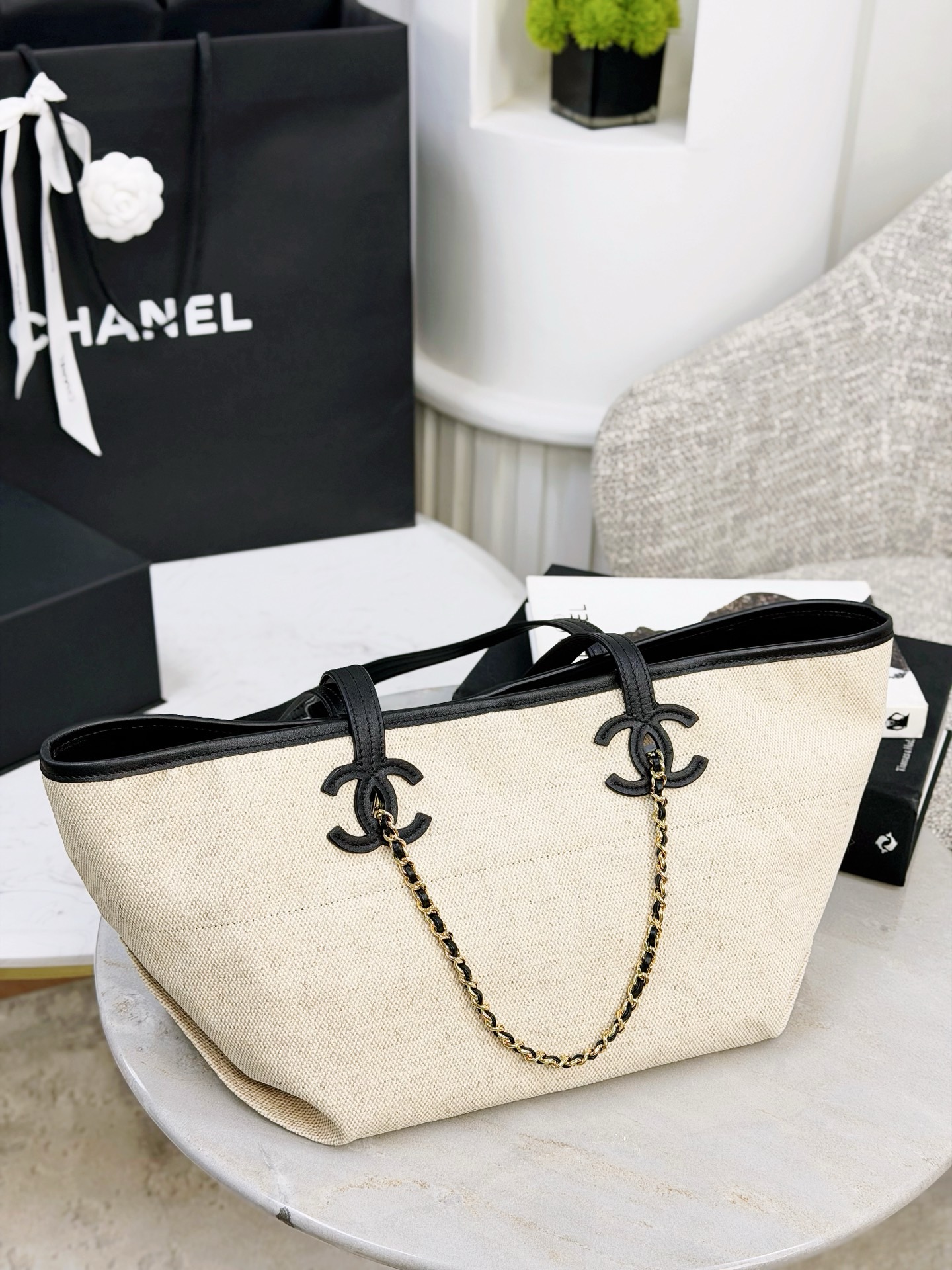 CHANEL Small Shopping Bag Ecru & Black - image 4