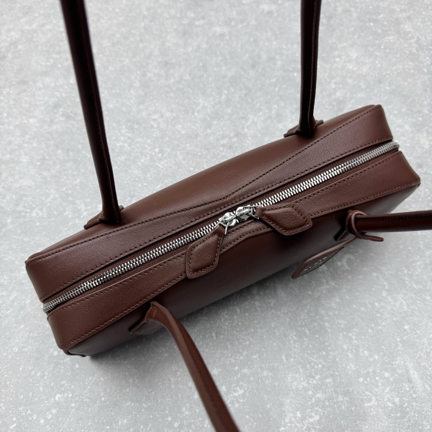 ALAIA LE TECKEL MEDIUM BAG IN CALFSKIN - image 7