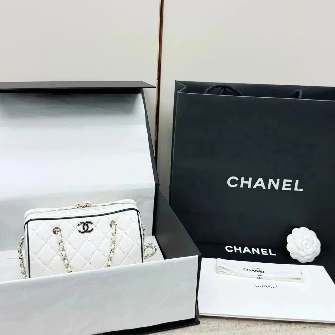 CHANEL Clutch With Chain - image 12