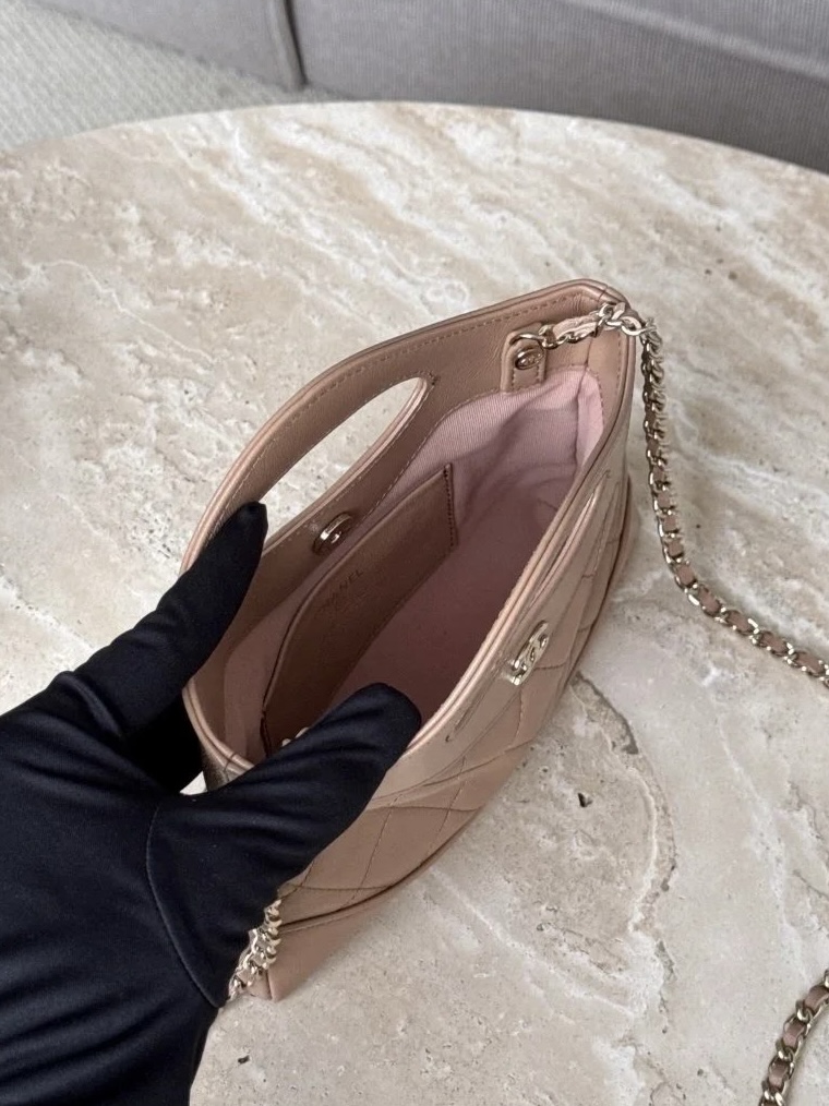 CHANEL 31 MINI SHOPPING BAG - image 6