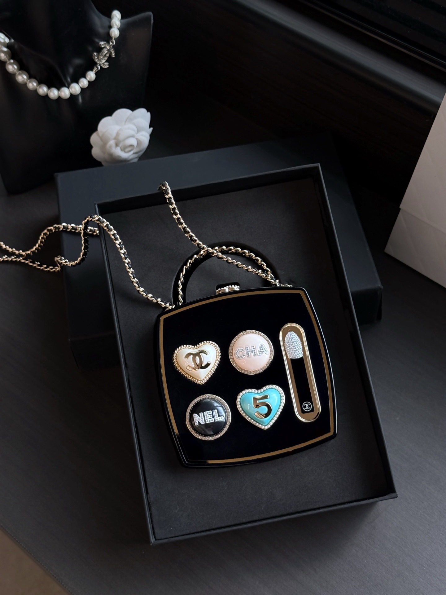 CHANEL Makeup Palette Minaudiere - image 2