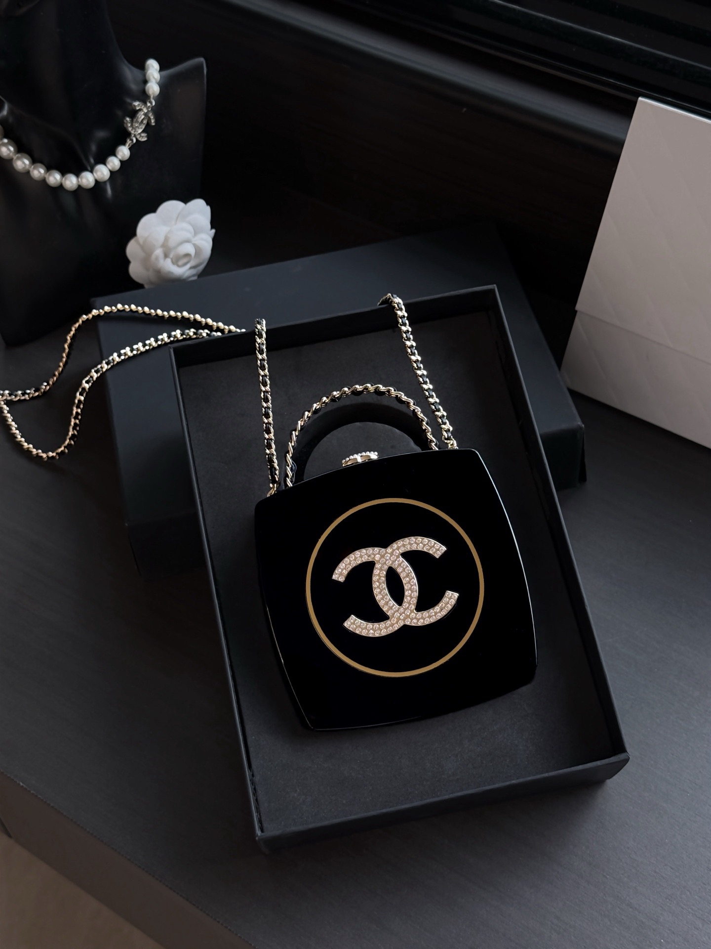 CHANEL Makeup Palette Minaudiere - image 3