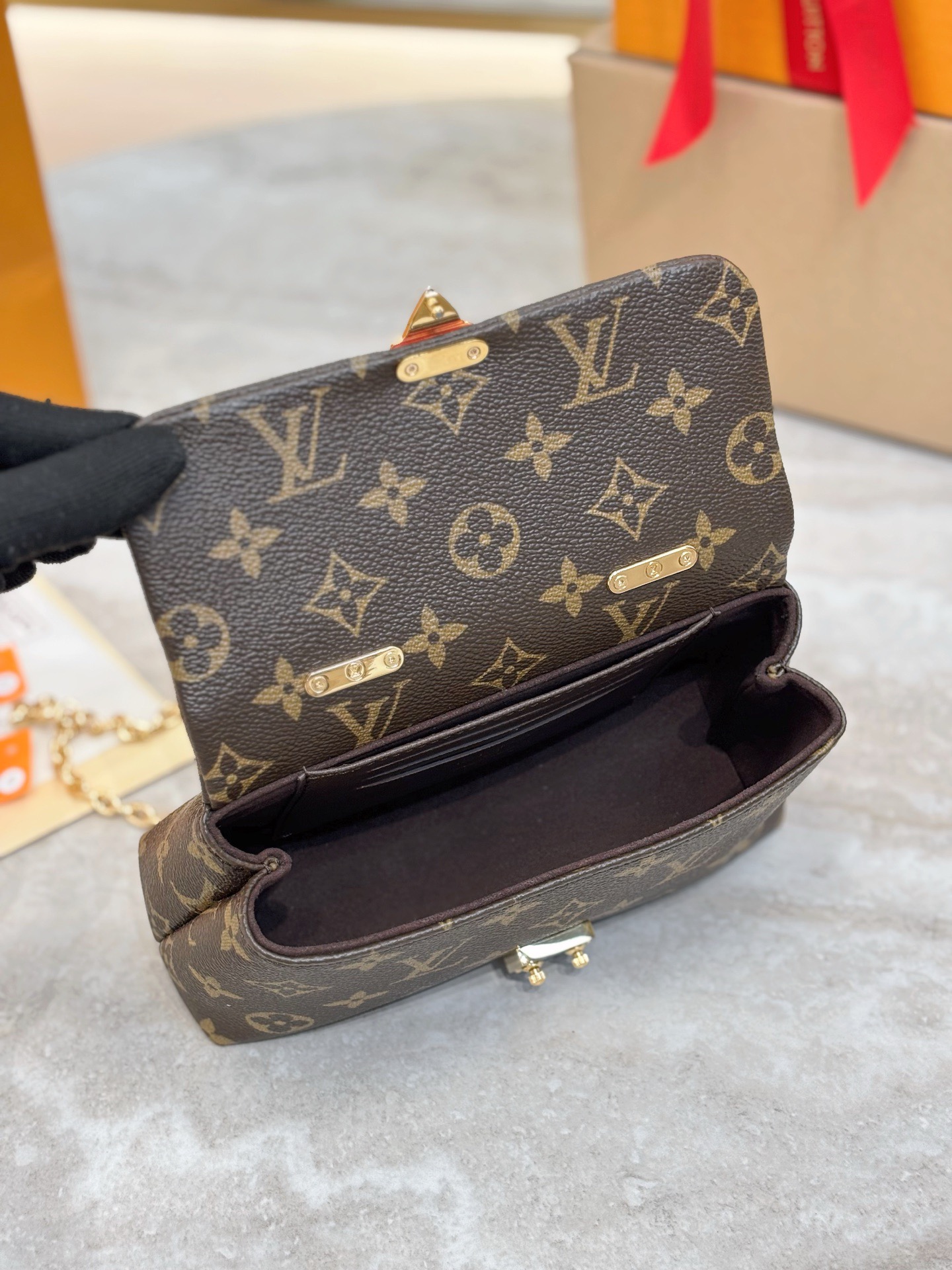LV Nano Madeleine M28426 - image 6