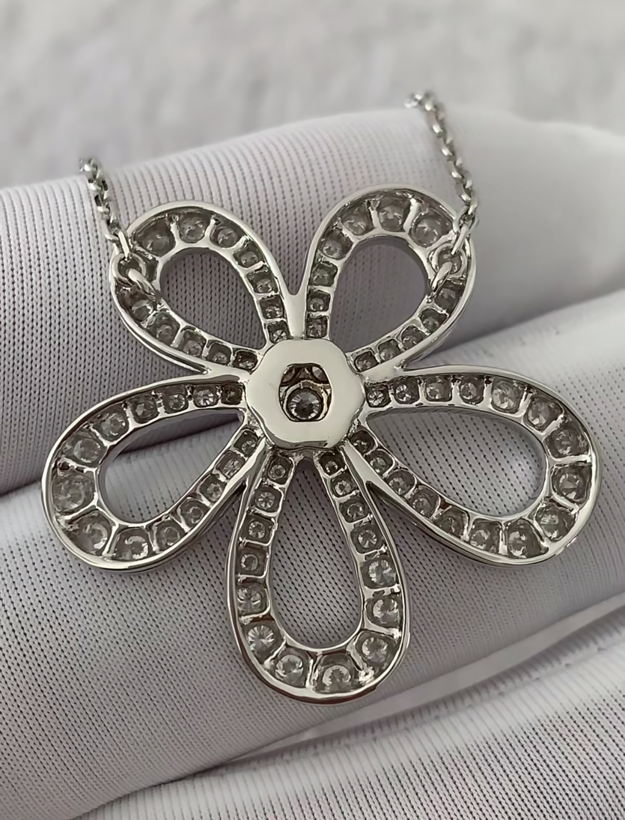 VCA Flowerlace Necklace - image 3