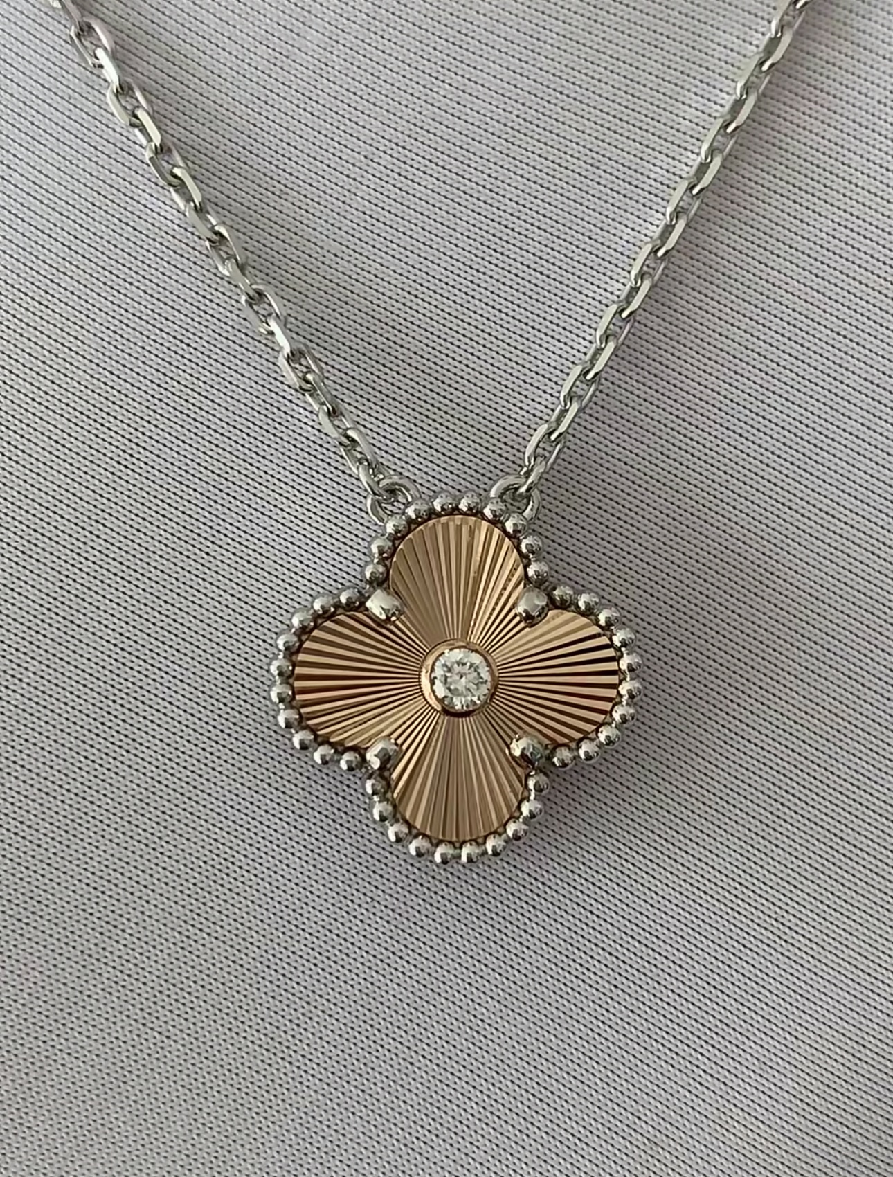 VCA Vintage Alhambra pendant-Christmas edition - image 2