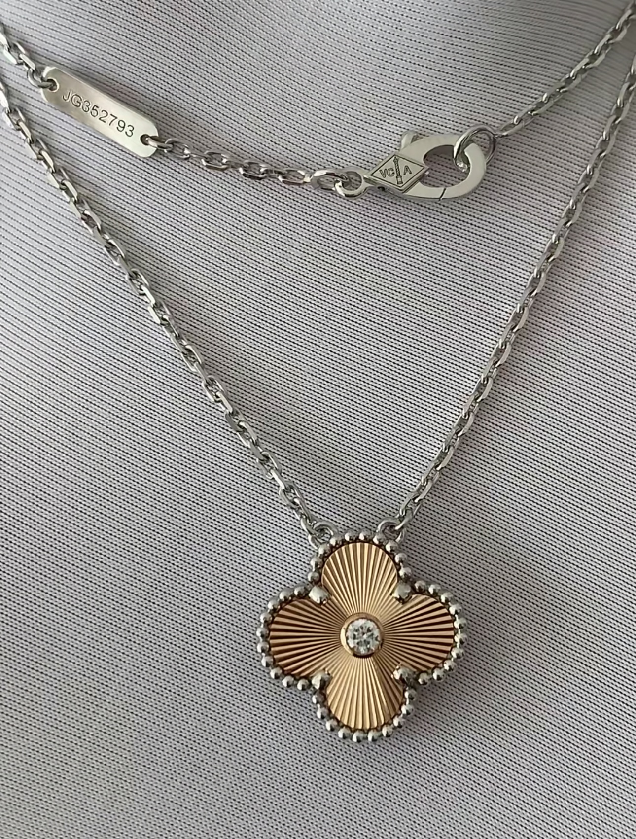 VCA Vintage Alhambra pendant-Christmas edition - image 3