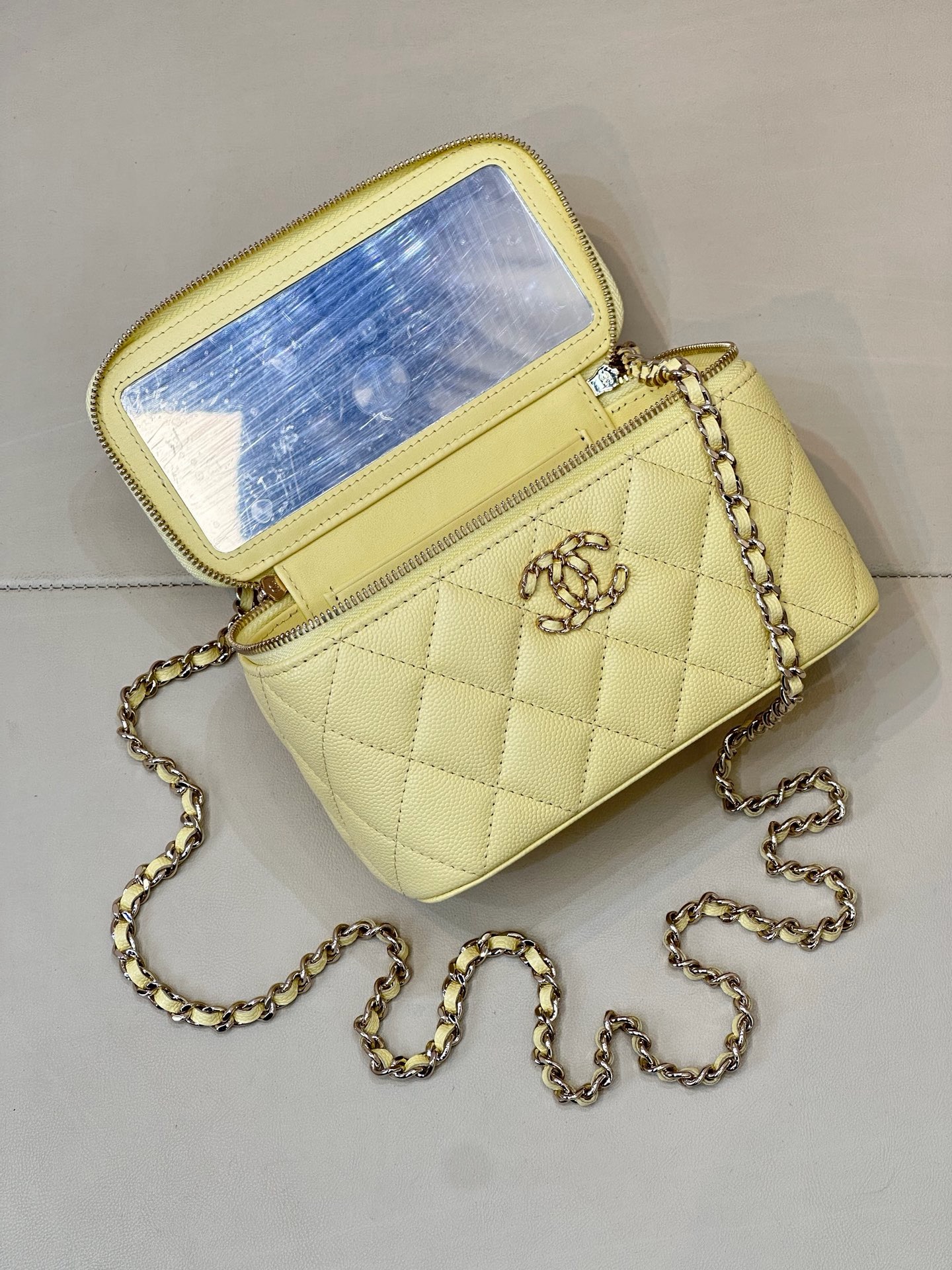 CHANEL 26S Long Vanity With Chain Grained Shiny Calfskin - image 4