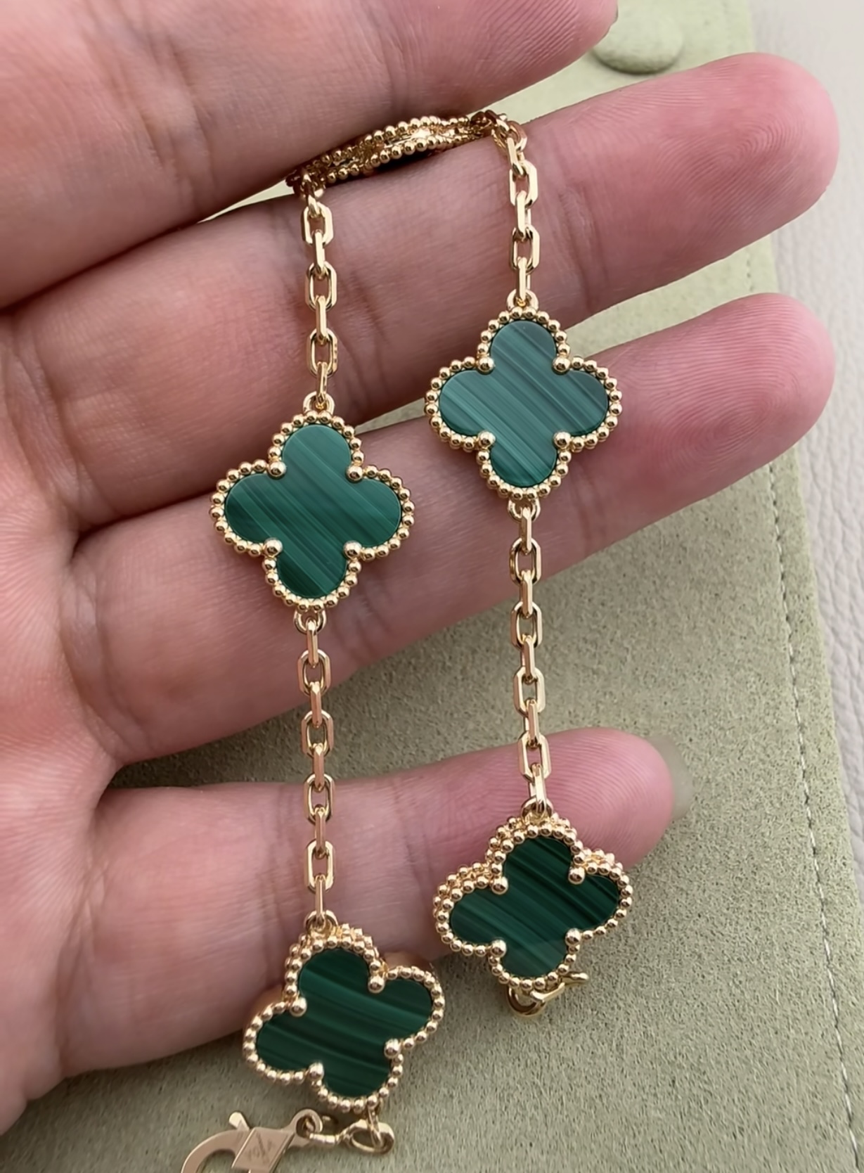 VCA Vintage Alhambra pendant-Malachite - image 4
