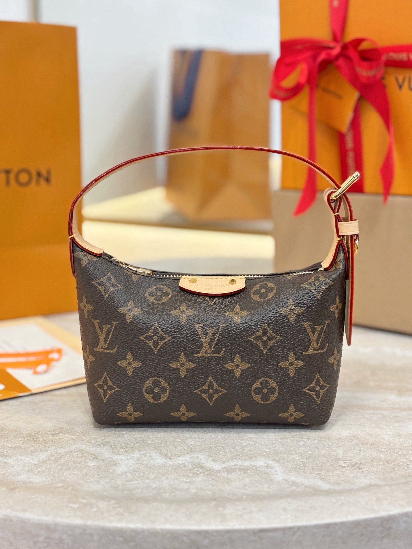 LV Hills M27509 - image 2