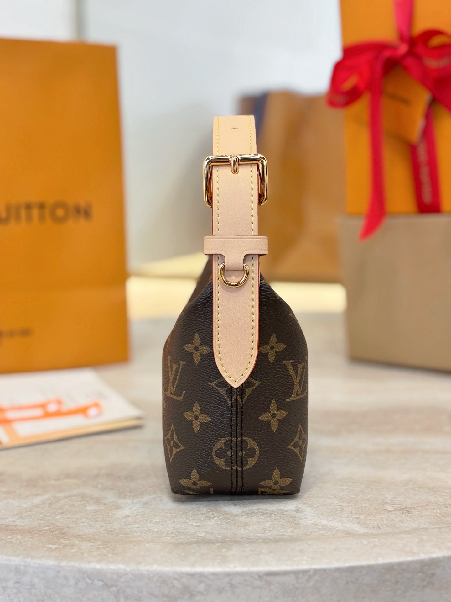 LV Hills M27509 - image 4