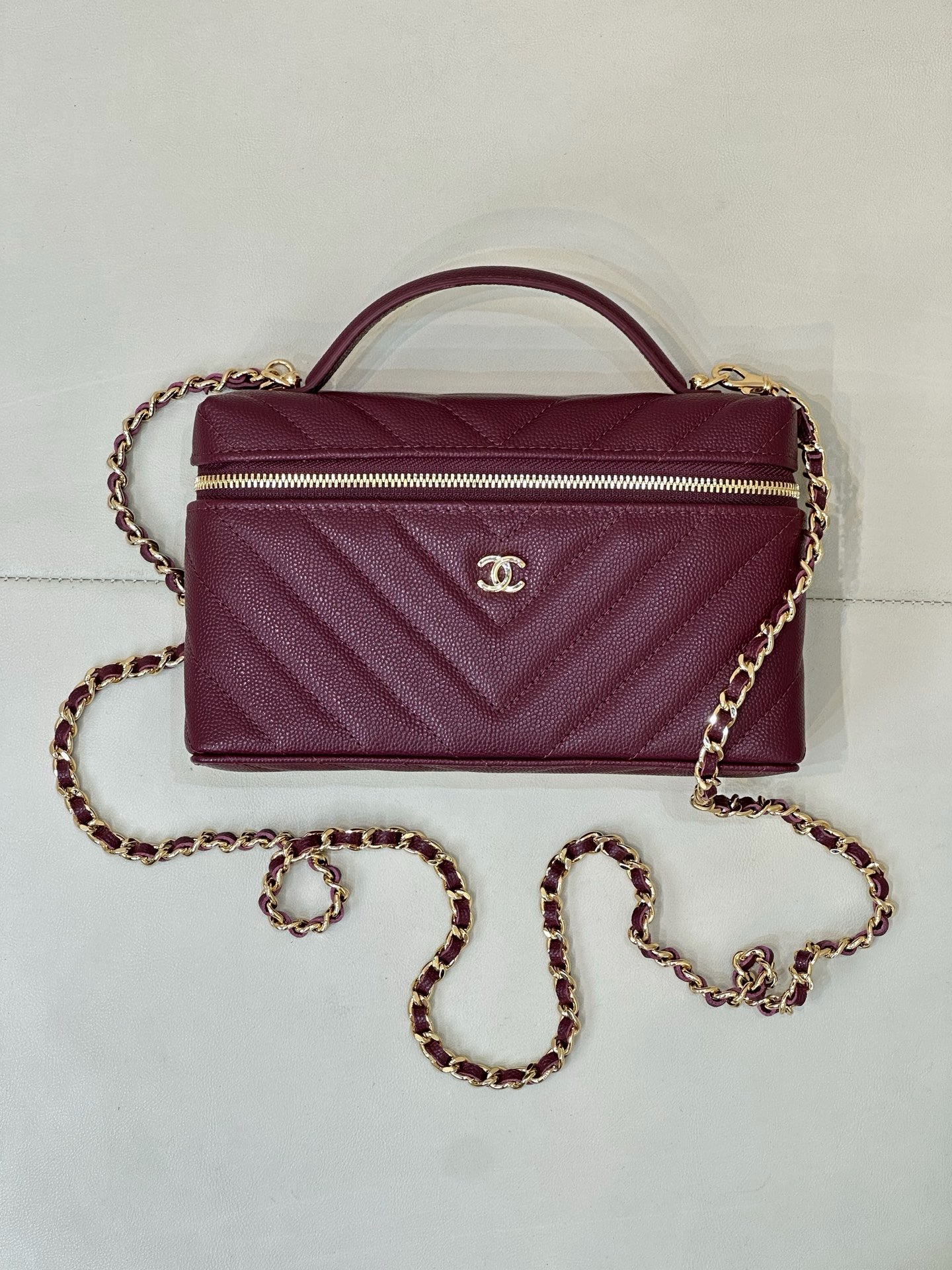 CHANEL Vanity with Chain Grained Shiny Calfskin - image 2