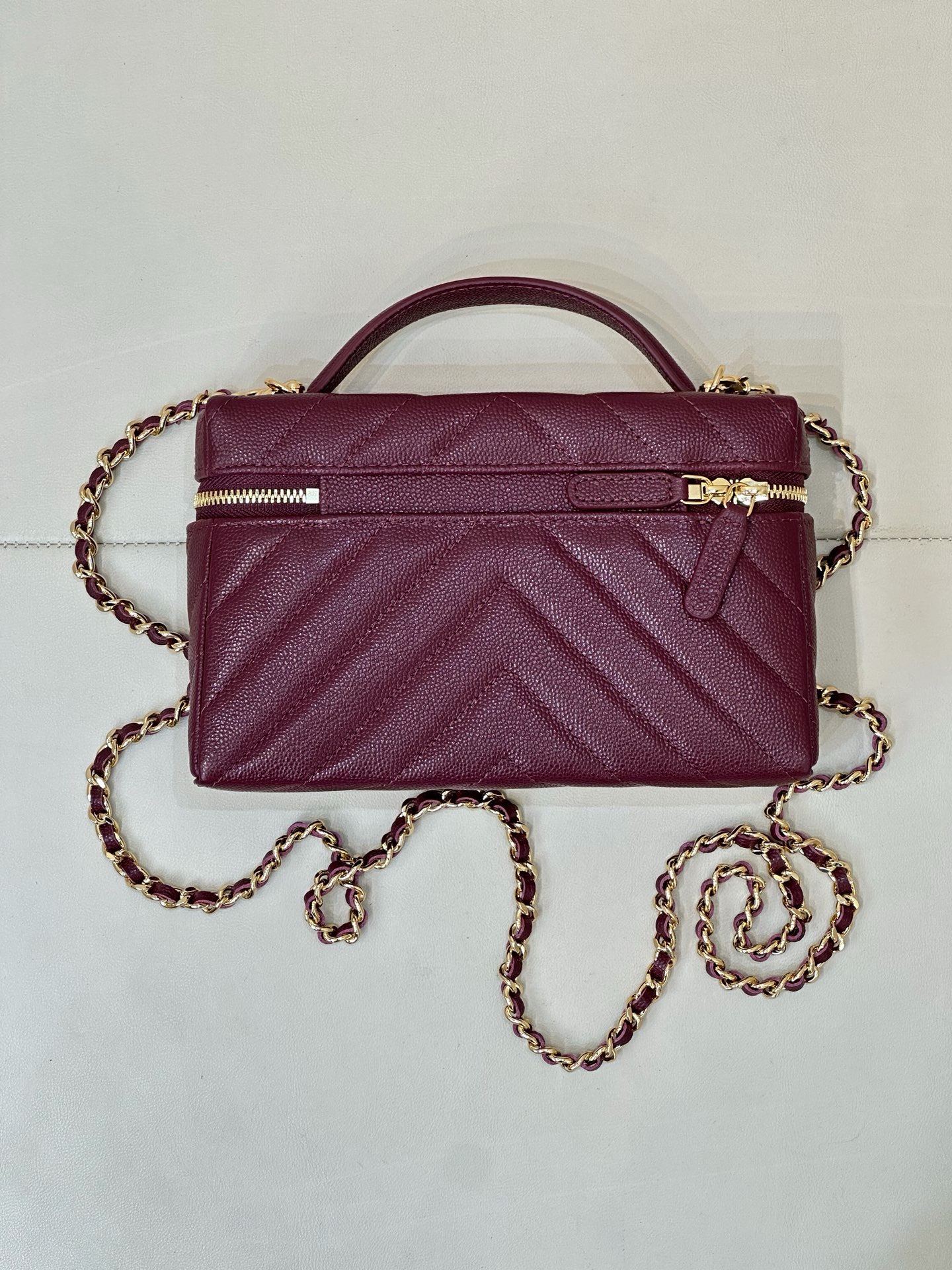 CHANEL Vanity with Chain Grained Shiny Calfskin - image 3