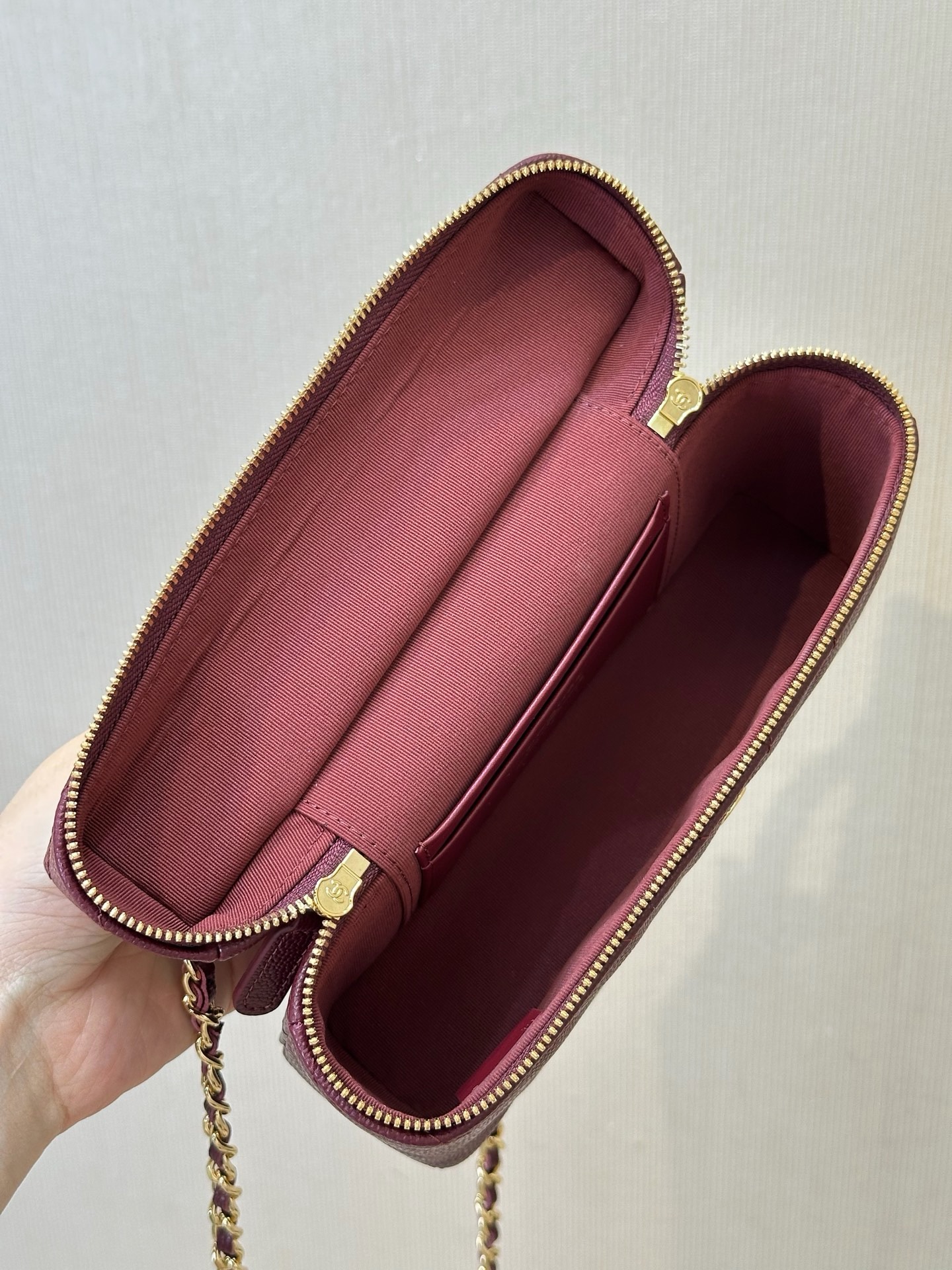 CHANEL Vanity with Chain Grained Shiny Calfskin - image 6