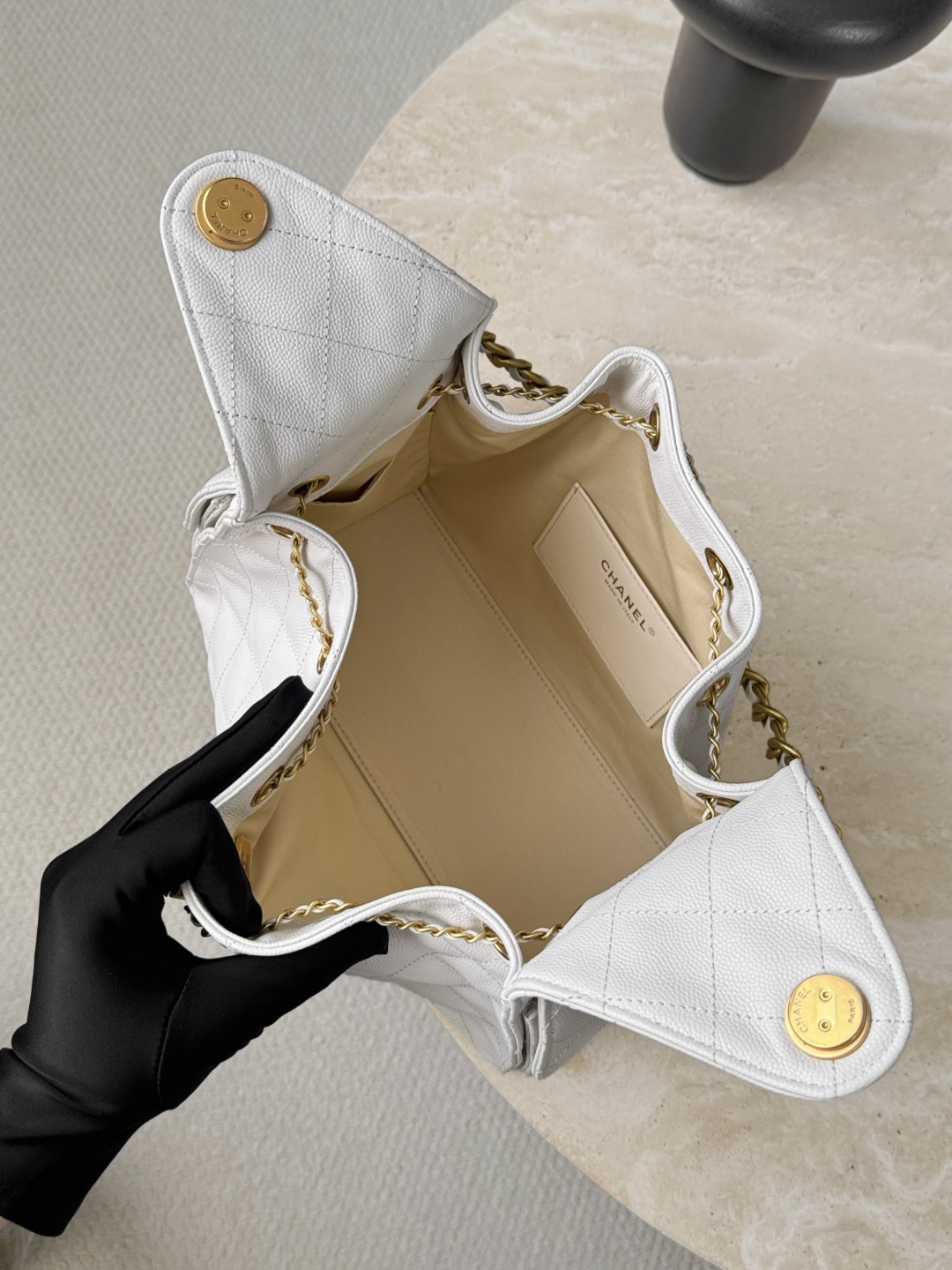 CHANEL 25P Hobo Bag Caviar leather In White - image 6