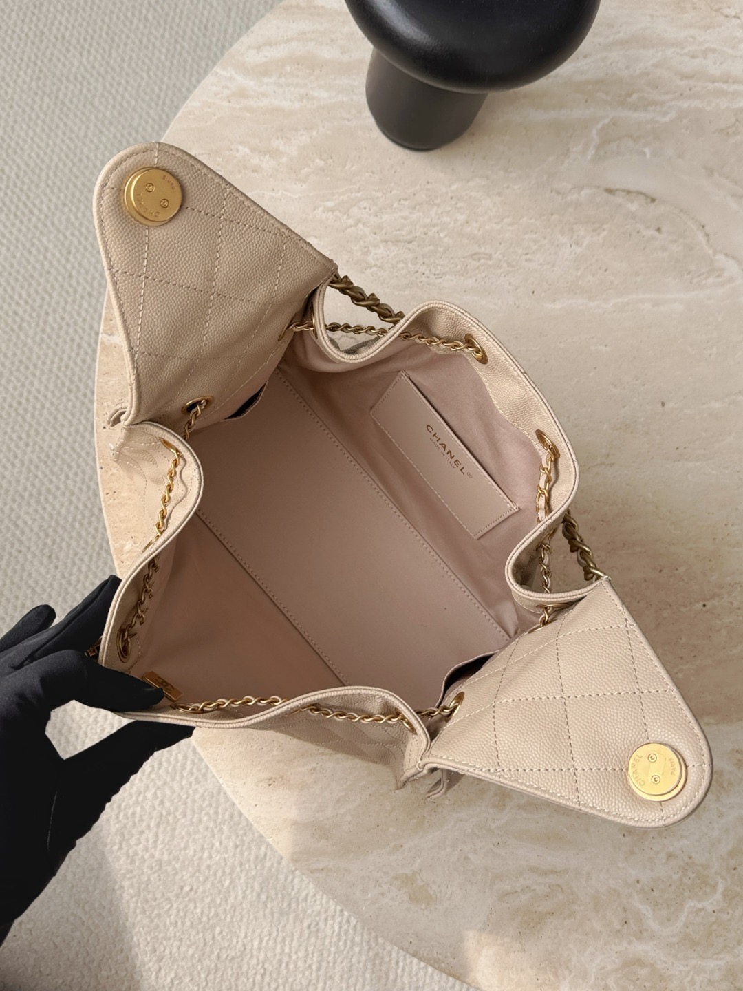 CHANEL 25A Hobo Bag Caviar leather In Beige - image 6