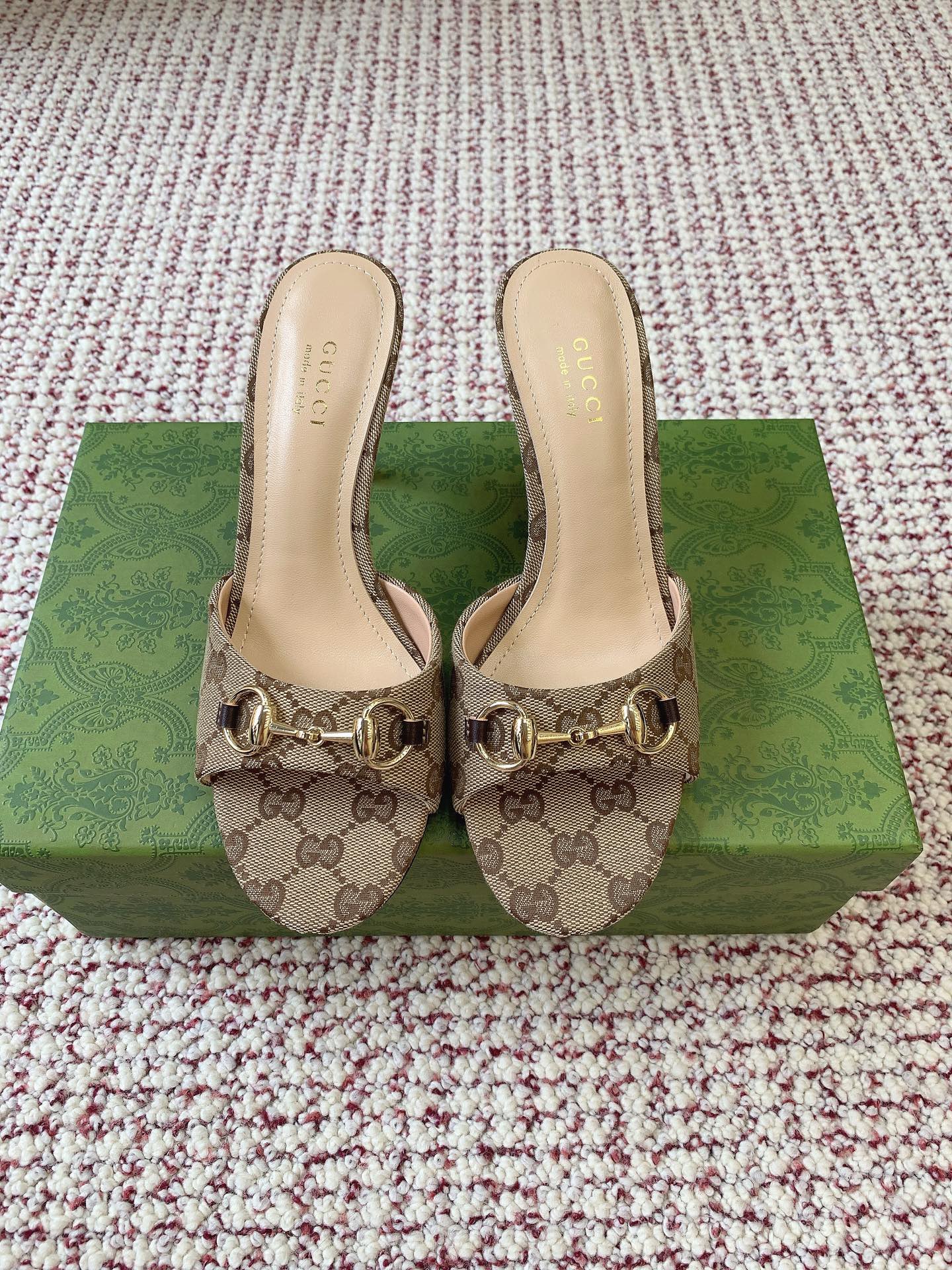 GUCCI Women’s slide sandal with Horsebit beige and brown GG canvas - image 2