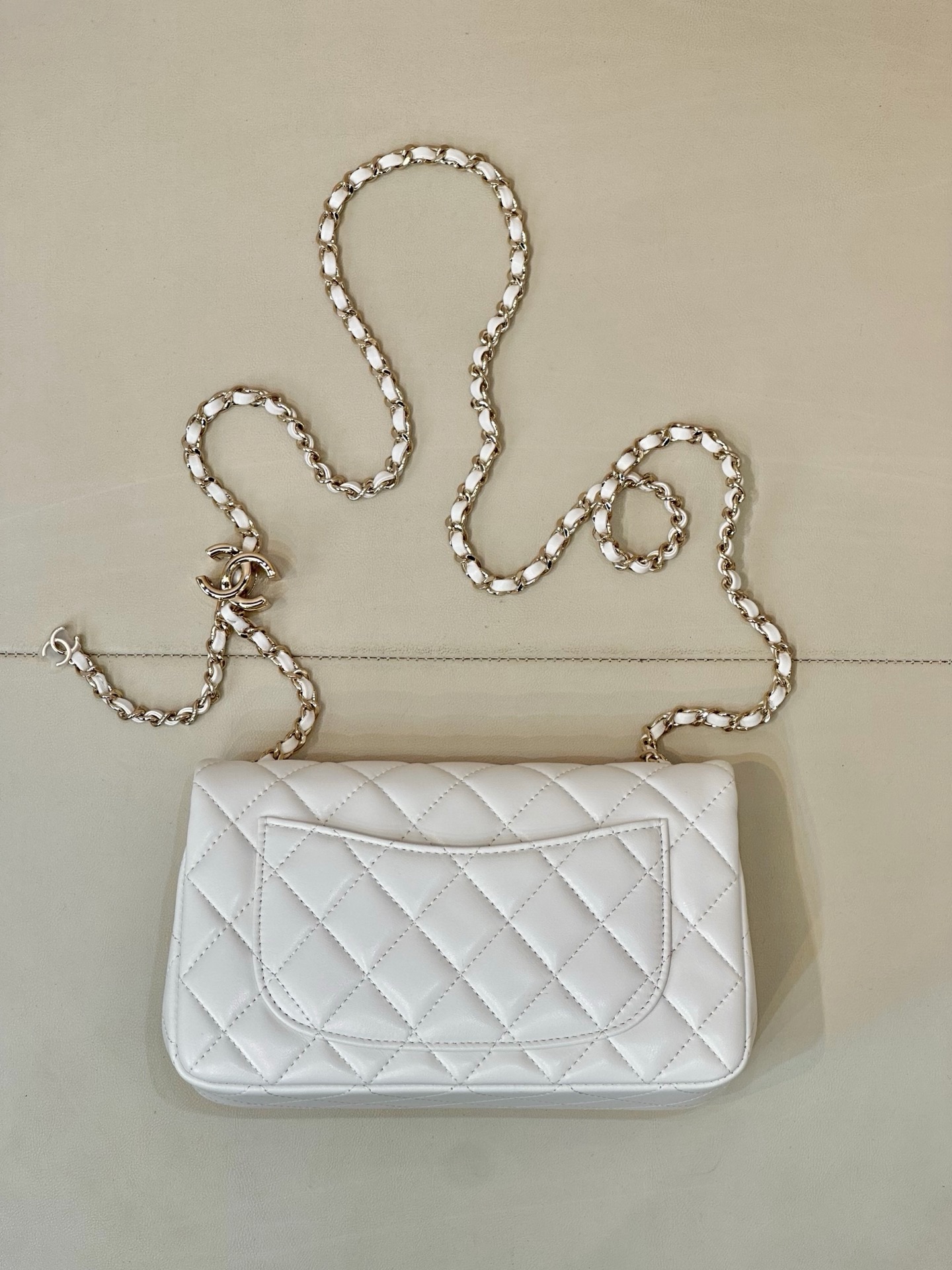 CHANEL Flap Bag MINI Lambskin White with Champagne Gold Hardware - image 3