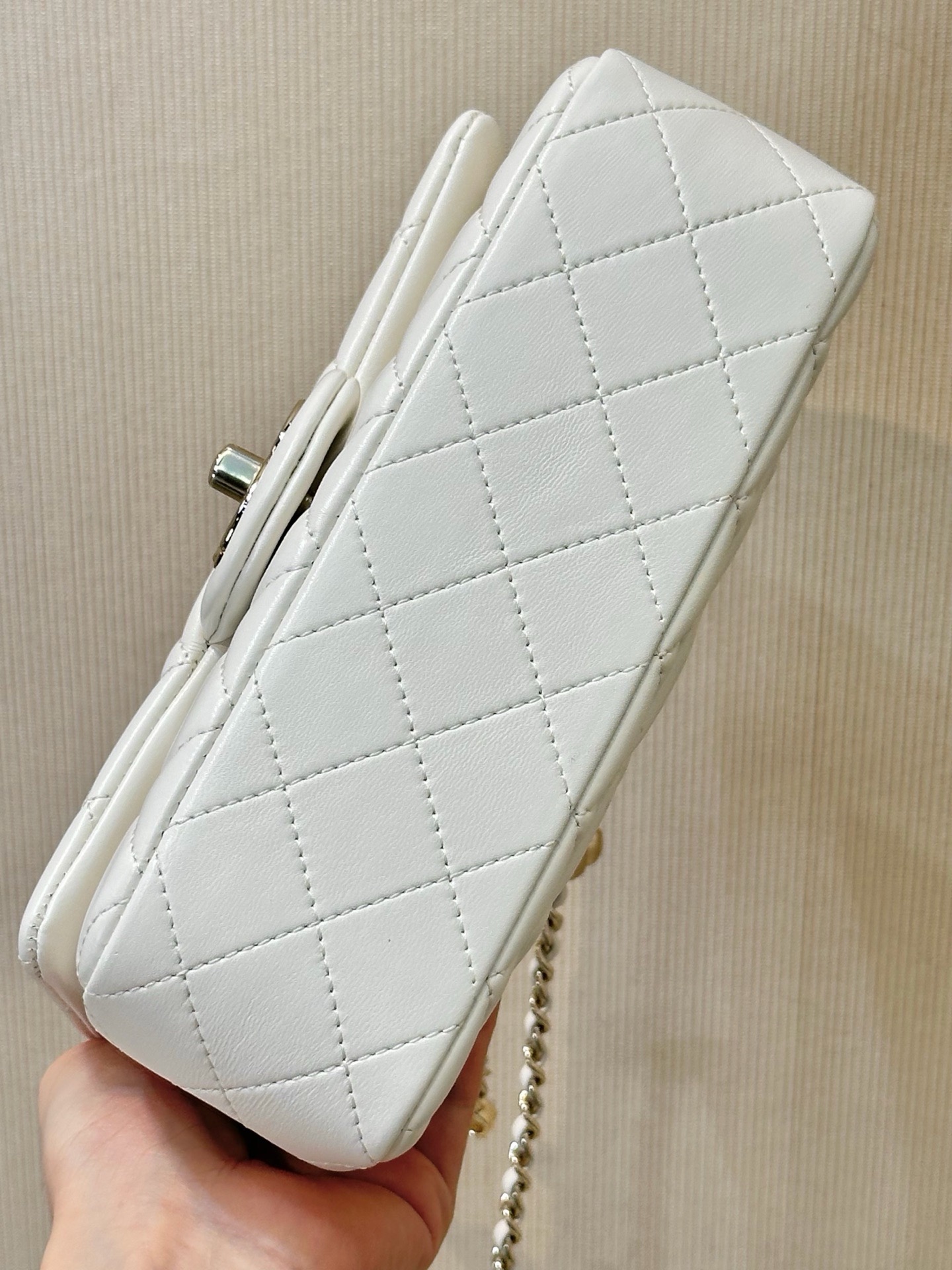 CHANEL Flap Bag MINI Lambskin White with Champagne Gold Hardware - image 5