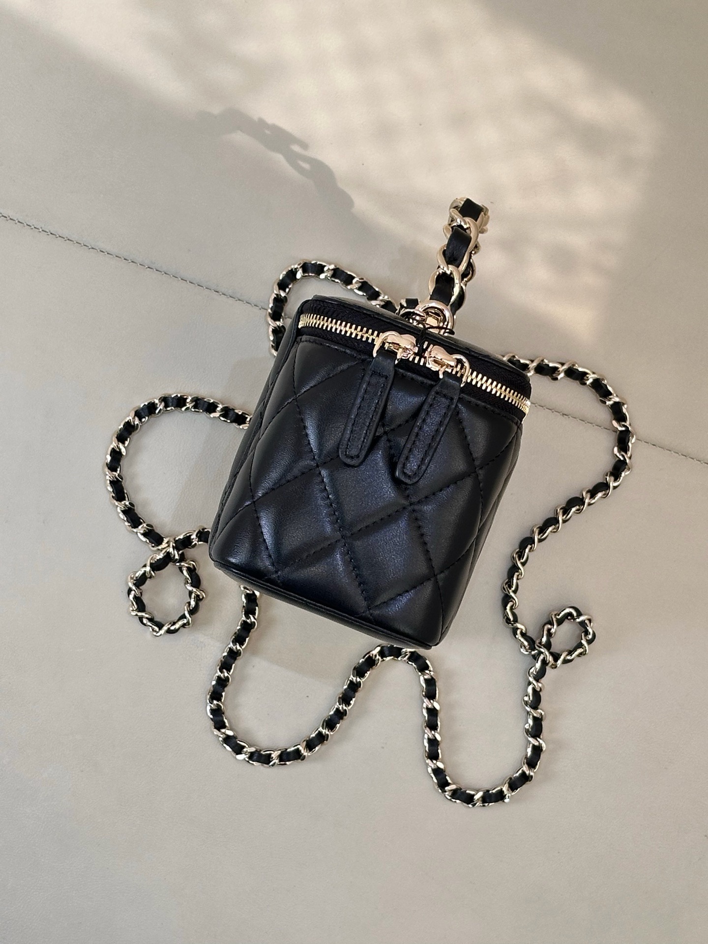 CHANEL 23K Logo Handle Box Bag Lambskin - image 4