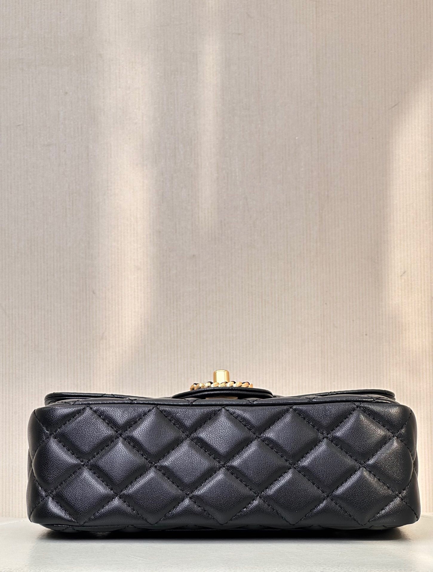 CHANEL 24C handle Classic Flap chain logo lambskin - image 5