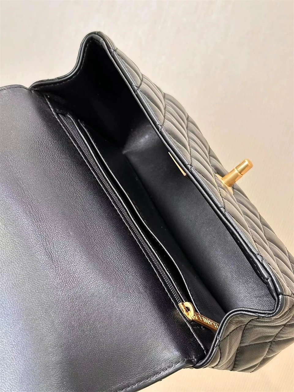 CHANEL 24C handle Classic Flap chain logo lambskin - image 7