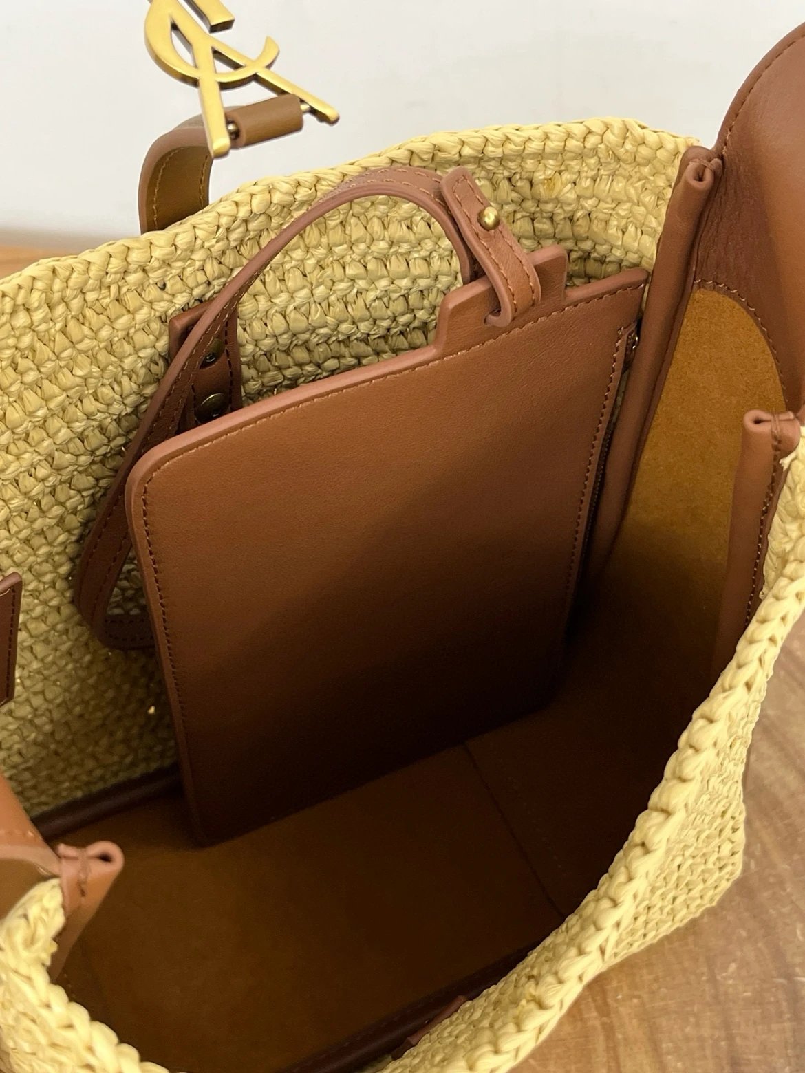 YSL LE 5 À 7 supple small in raffia and leather in Beige - image 6