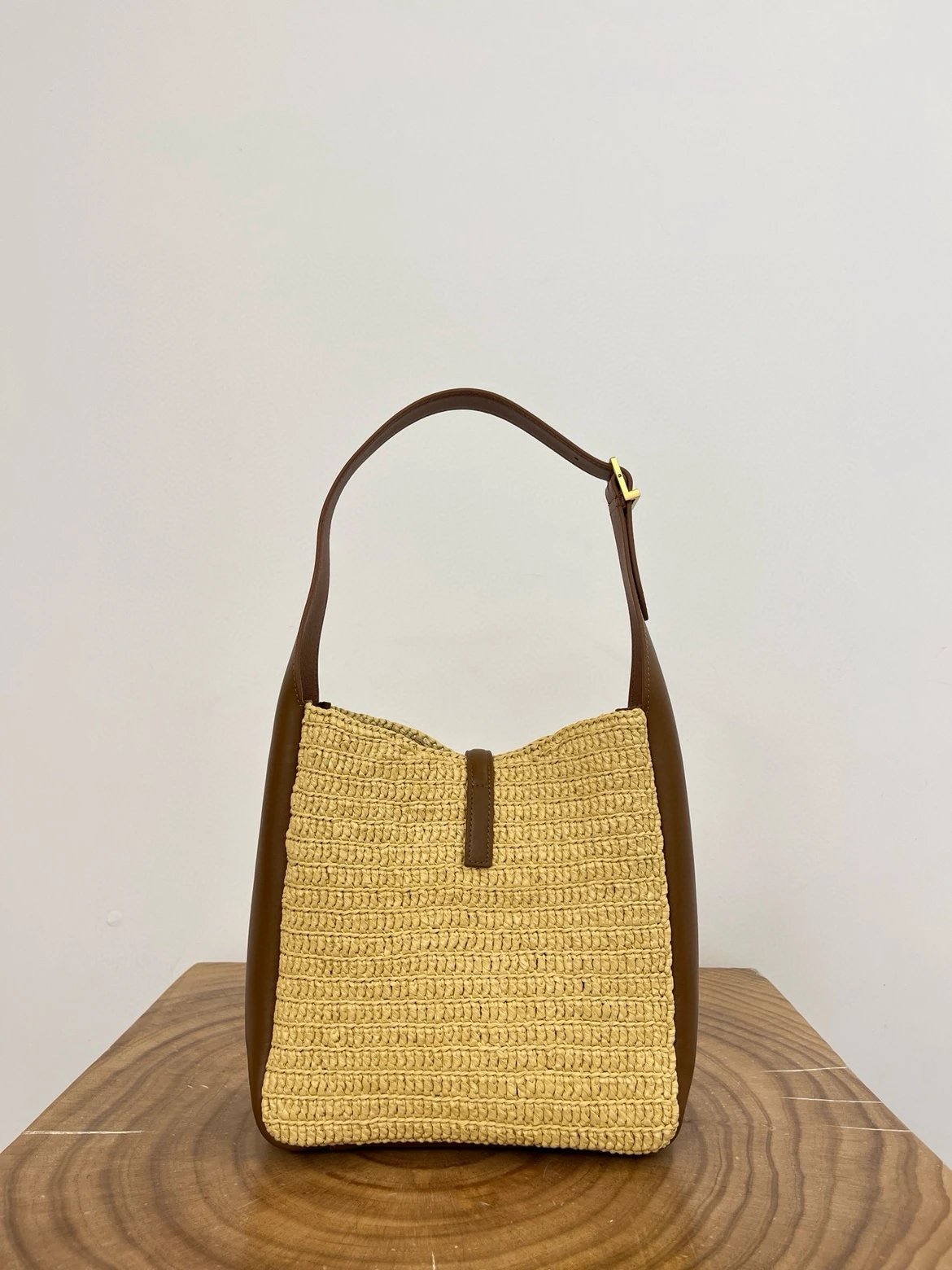 YSL LE 5 À 7 supple small in raffia and leather in Beige - image 4