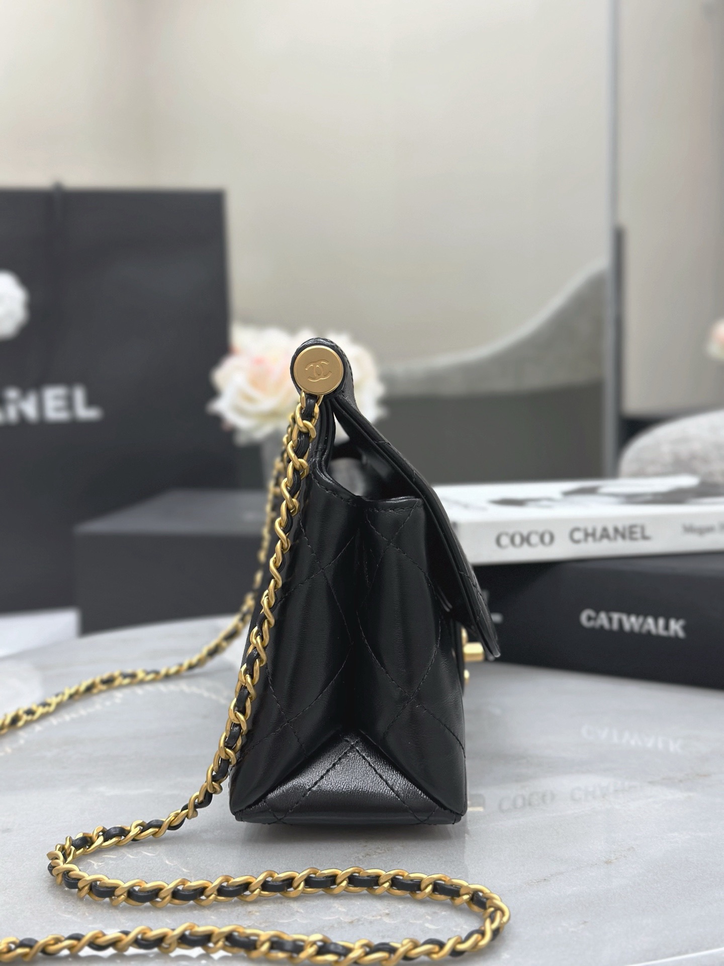 CHANEL 25P Pearl handle chain flap bag - image 4