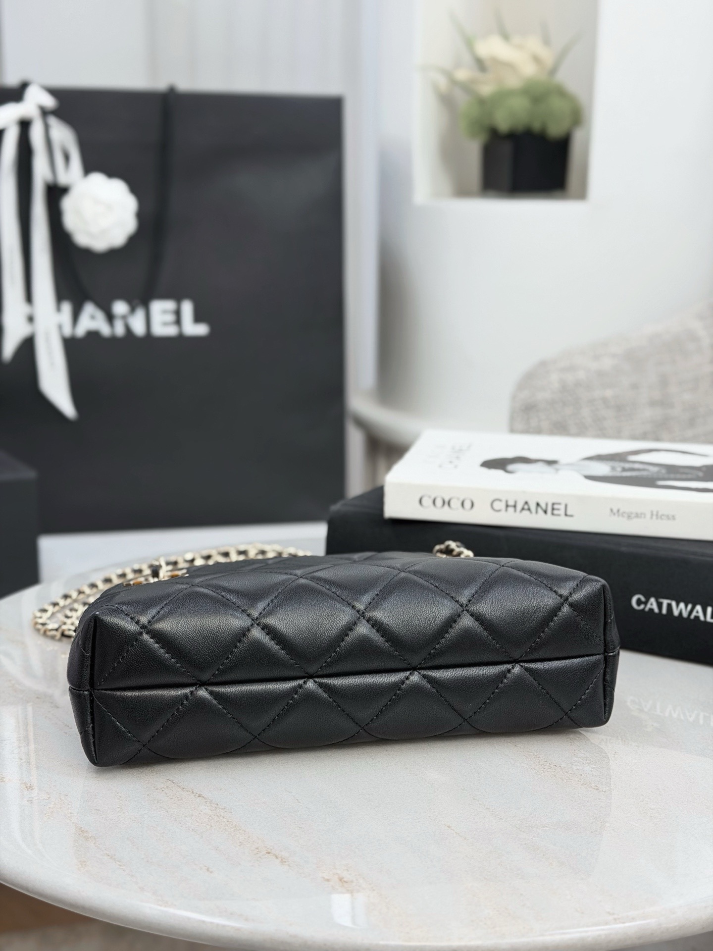 CHANEL Small Tote Lambskin - image 5