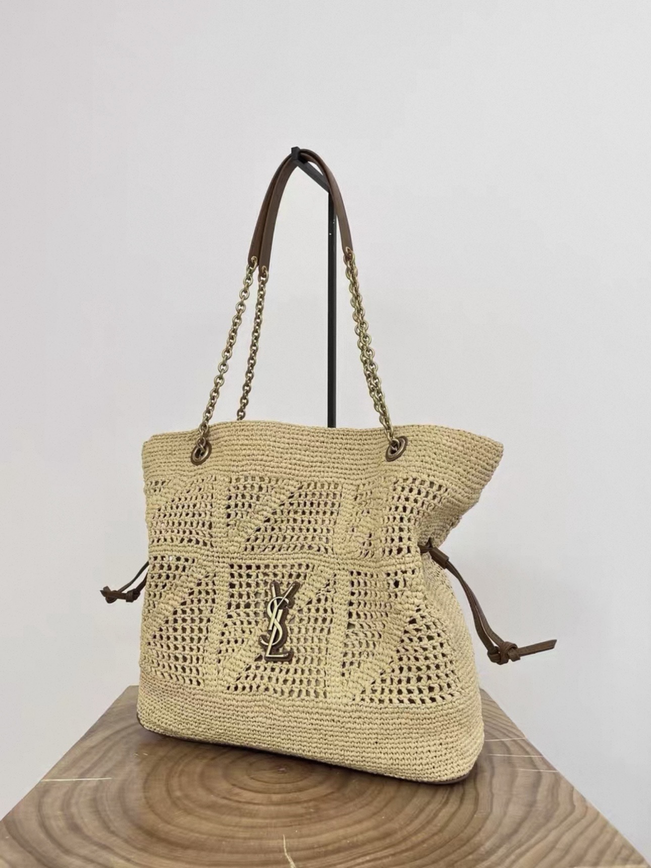 YSL JAMIE SHOPPING in raffia in Beige - image 3
