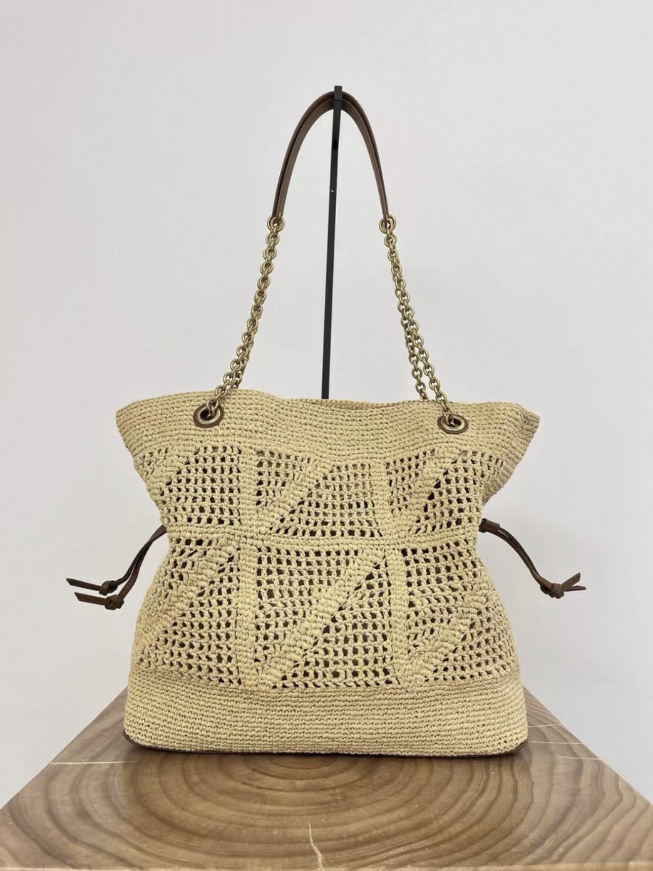 YSL JAMIE SHOPPING in raffia in Beige - image 4