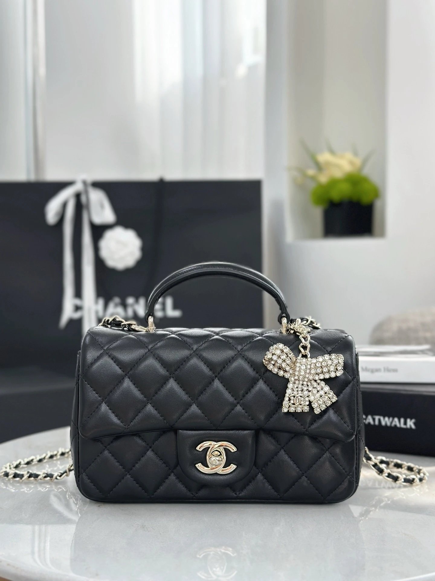 CHANEL 25K Quilted Calfskin Bow & Crystal Handbag - image 2
