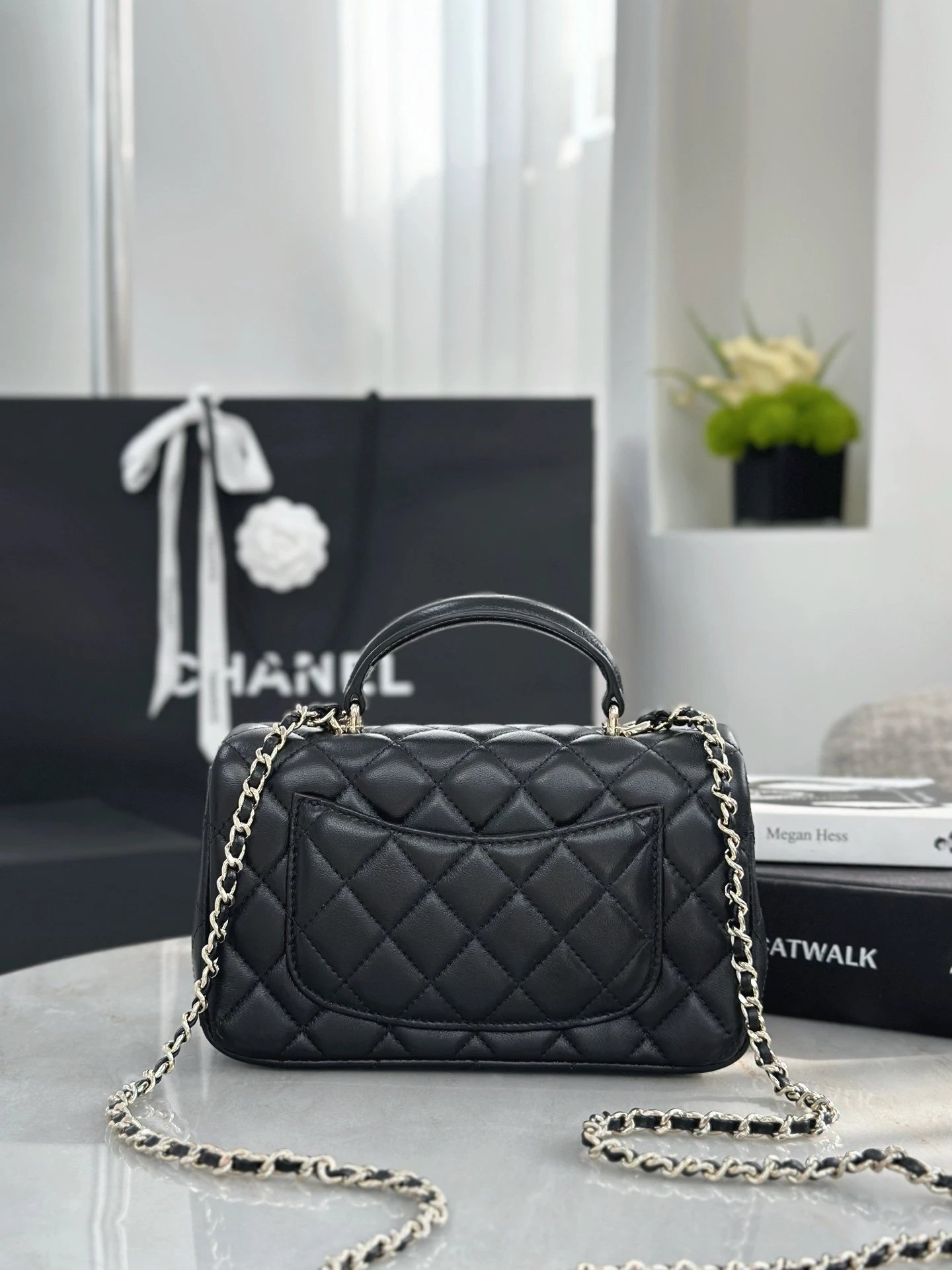 CHANEL 25K Quilted Calfskin Bow & Crystal Handbag - image 4