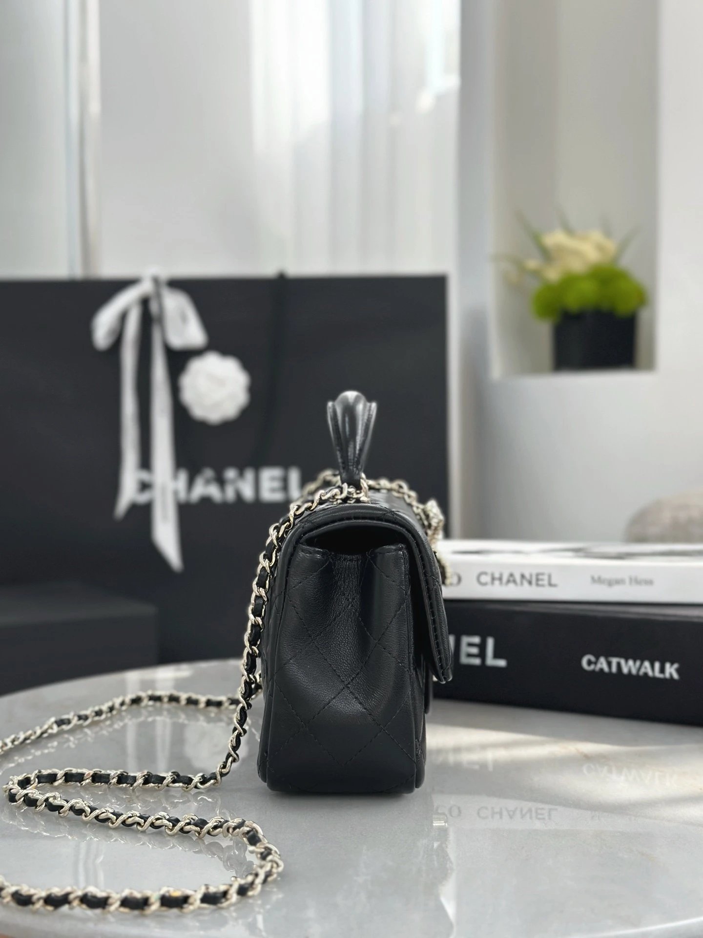 CHANEL 25K Quilted Calfskin Bow & Crystal Handbag - image 3