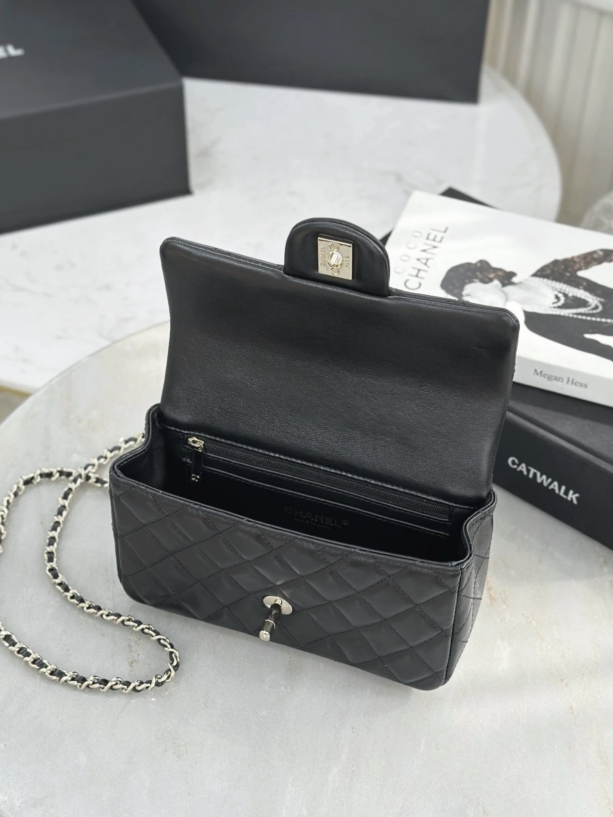 CHANEL 25K Quilted Calfskin Bow & Crystal Handbag - image 6