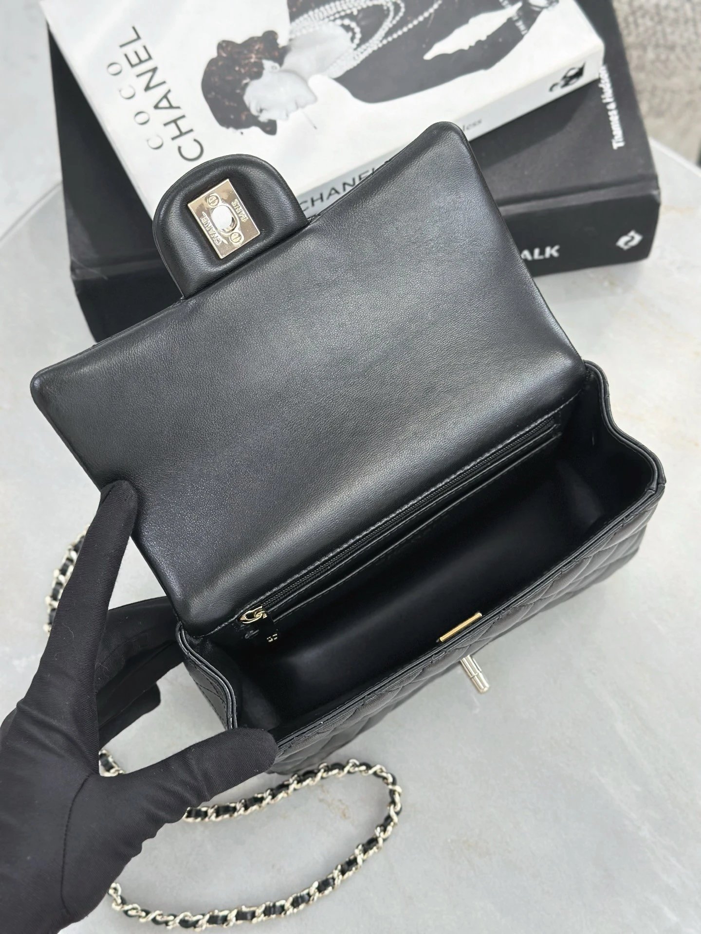 CHANEL 25K Quilted Calfskin Bow & Crystal Handbag - image 7