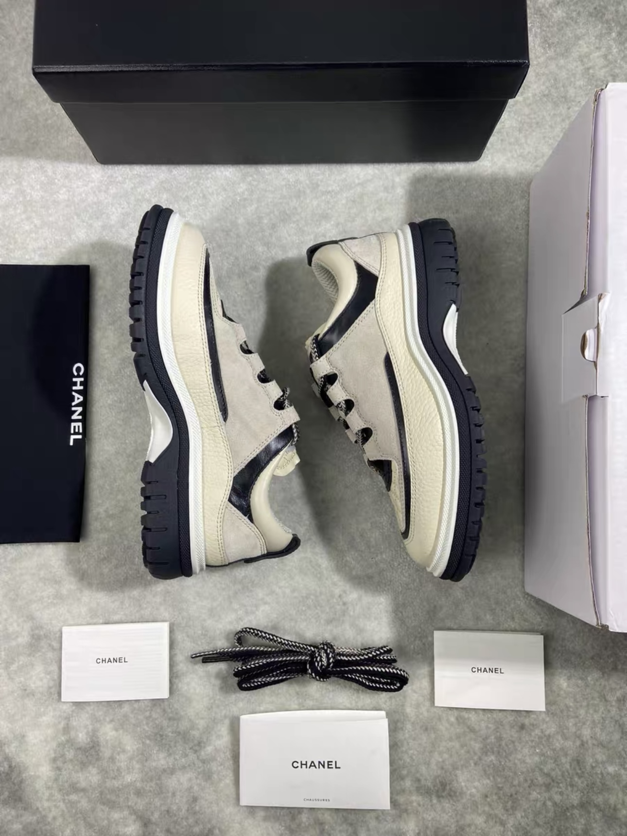 CHANEL 25C lacing flat low top casual sneakers - image 5