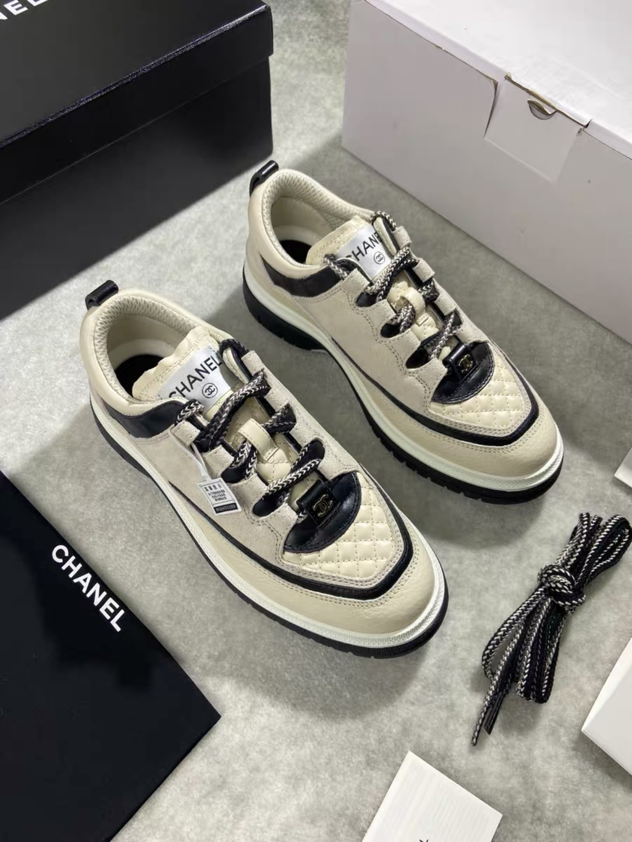 CHANEL 25C lacing flat low top casual sneakers - image 6