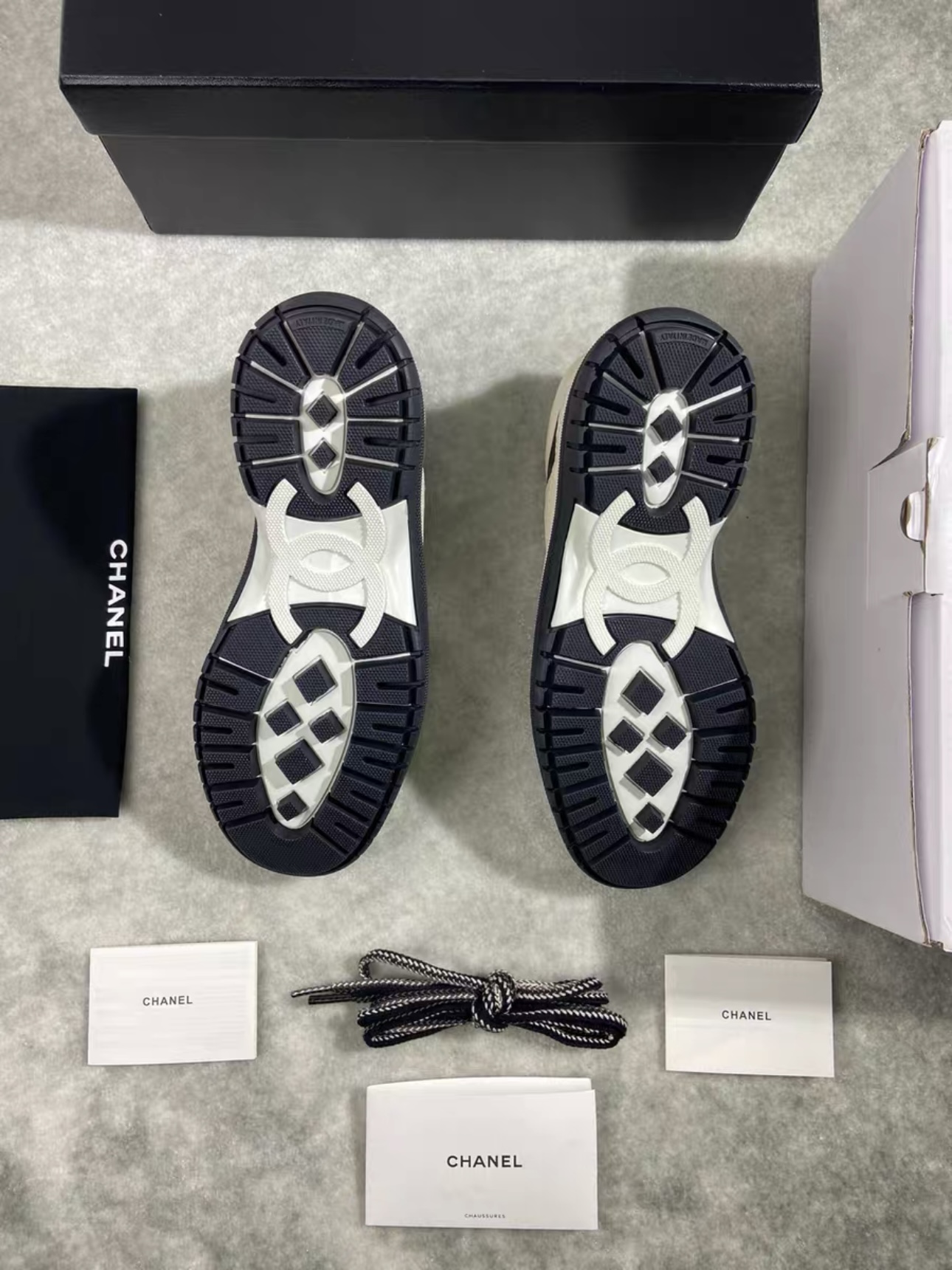 CHANEL 25C lacing flat low top casual sneakers - image 7