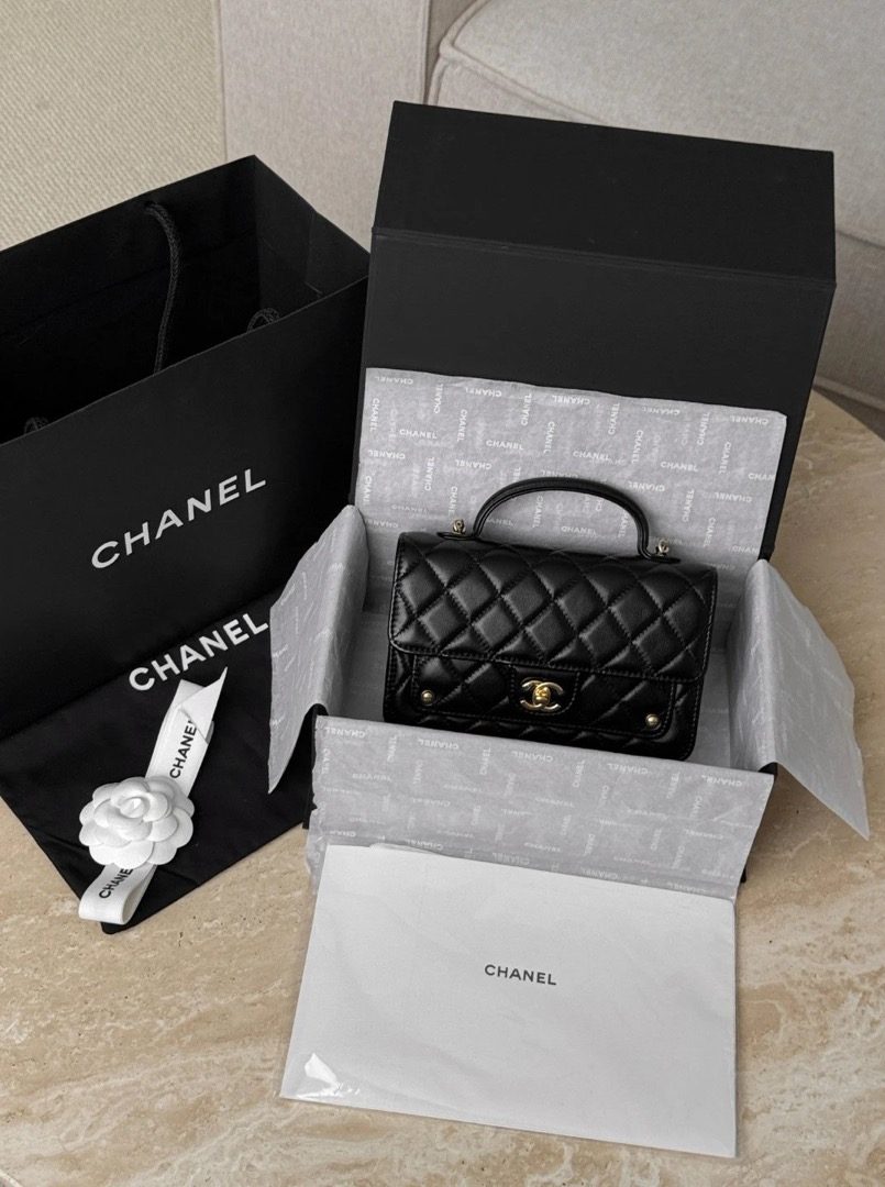 CHANEL Clutch with chain - image 8