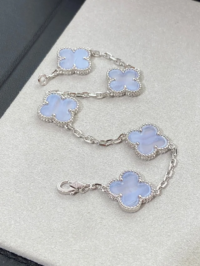 VCA Vintage Alhambra pendant-Purple Chalcedony - image 3